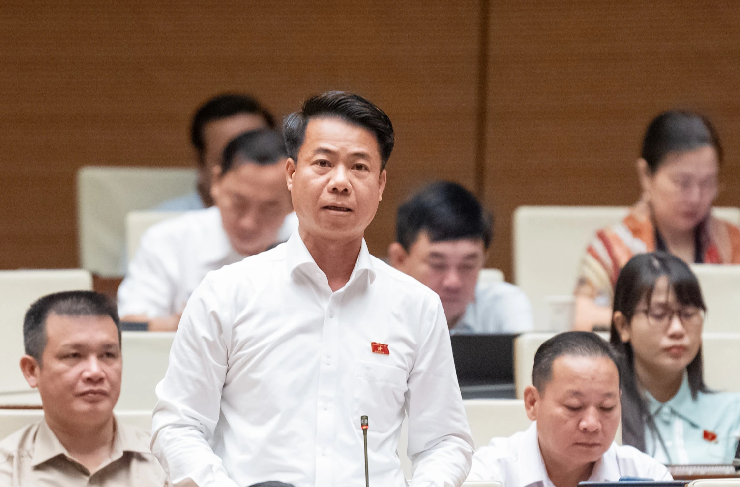 Đề xuất dùng trụ sở dôi dư làm nhà đỗ xe có trạm sạc, thư viện- Ảnh 2.