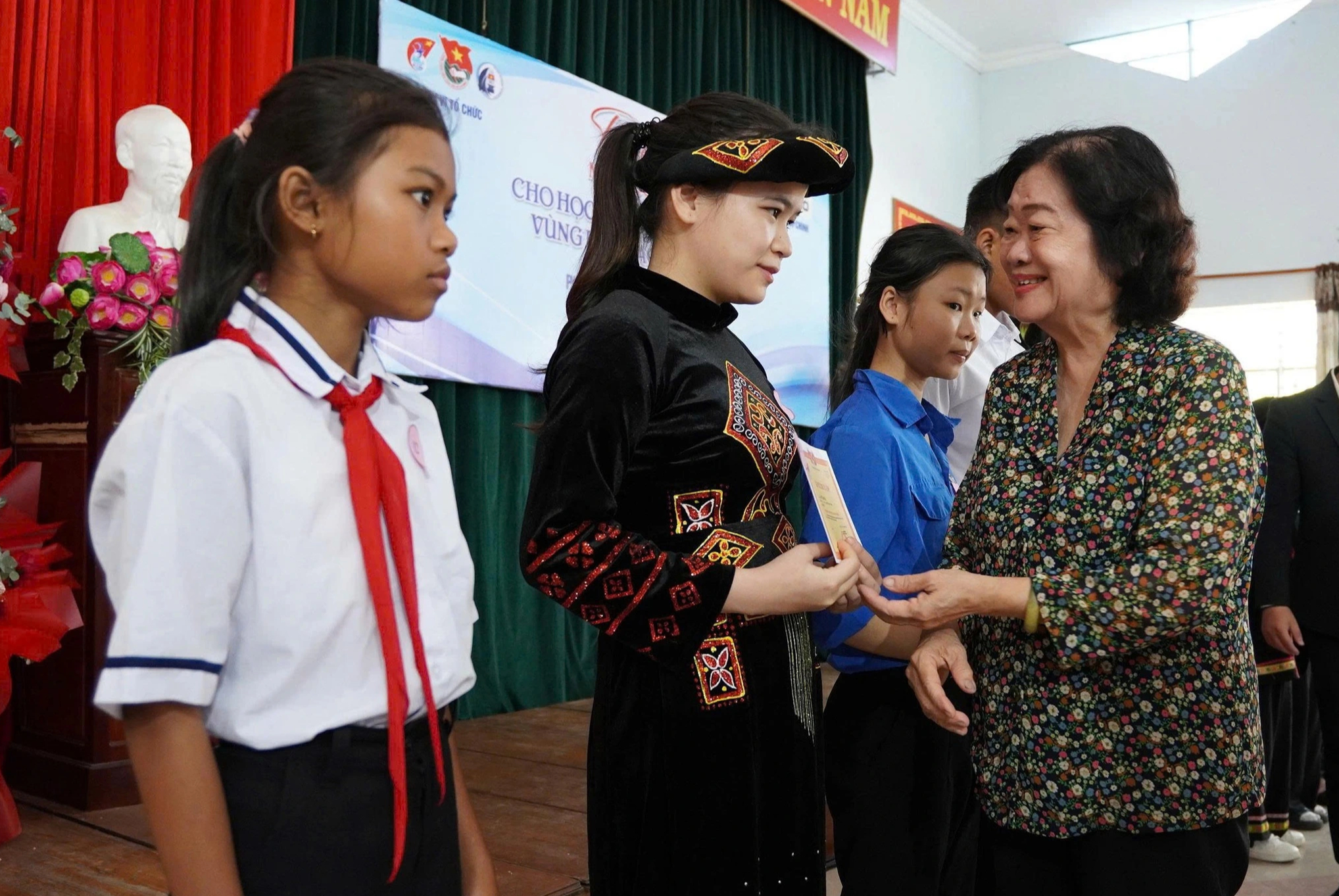 - תמונה 1.  - Ảnh 1.