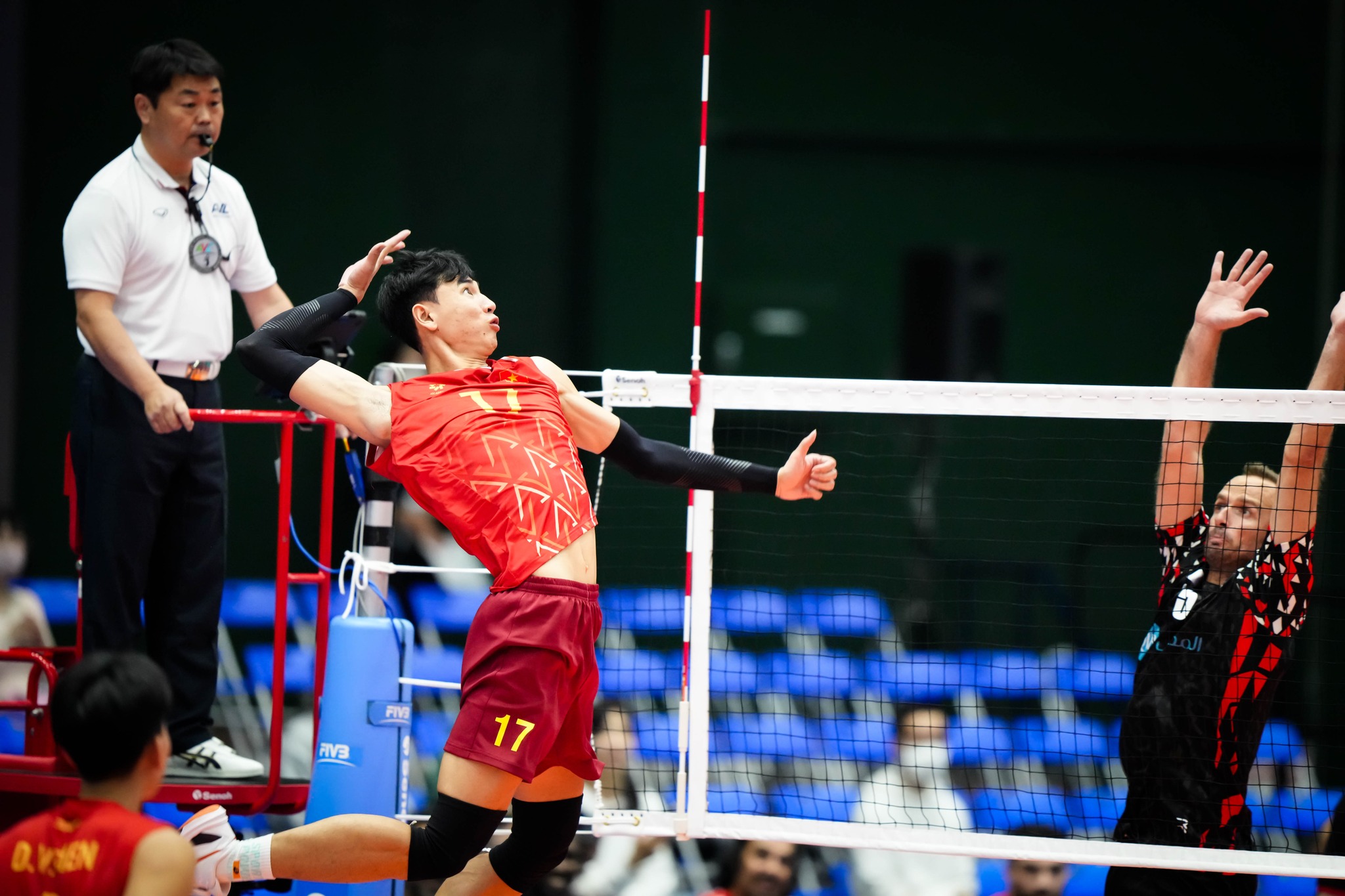 ເອົາຊະນະ ນິວຊີແລນ, ບານສົ່ງຊາຍ ຫວຽດນາມ ເຂົ້າຮອບຮອງຊະນະເລີດ AVC Nations Cup - ພາບ 1. Đánh bại New Zealand, đội tuyển nam bóng chuyền Việt Nam vào tứ kết AVC Nations Cup- Ảnh 1.