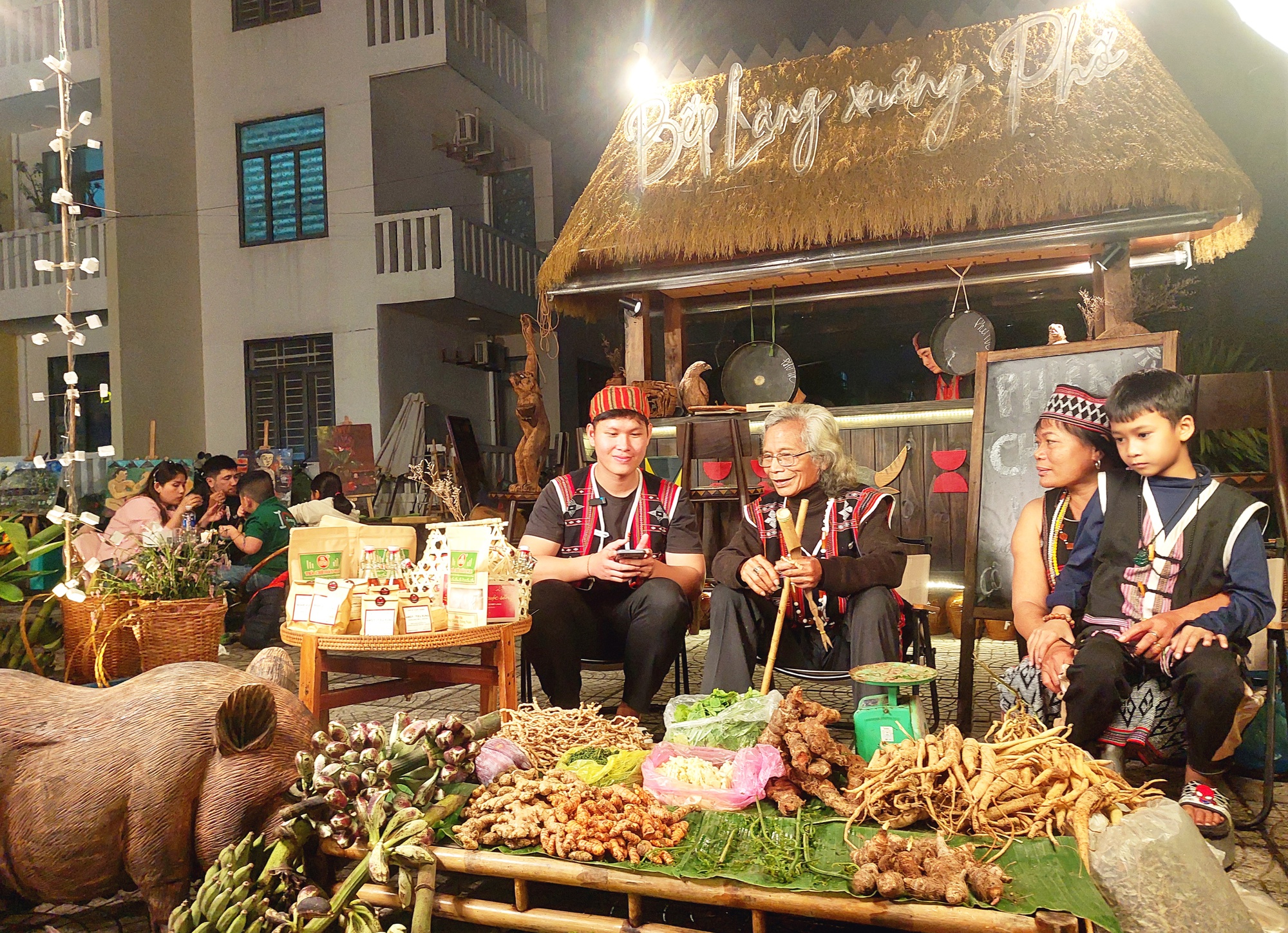 ‘Gùi’ văn hóa Cơ Tu xuống phố ‘Gùi’ văn hóa Cơ Tu xuống phố