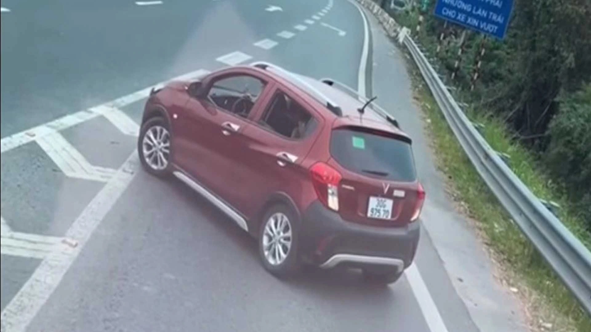 3 loại vạch kẻ đường dễ làm tài xế mất tiền phạt - Ảnh 3.