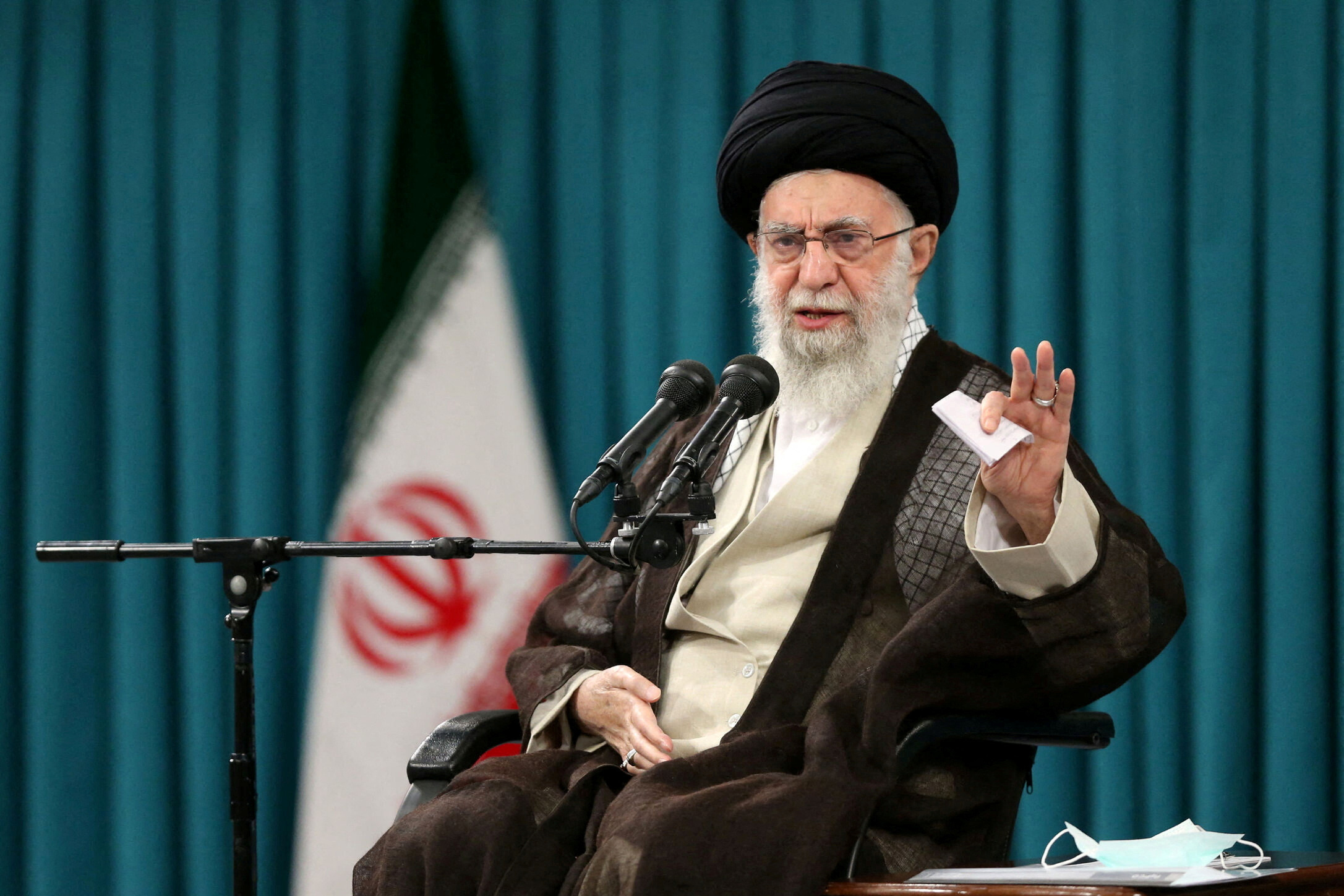 Iran bác đề nghị đầu hàng của ông Trump, tuyên bố đáp trả nếu Mỹ tấn công Iran bác đề nghị đầu hàng của ông Trump, tuyên bố đáp trả nếu Mỹ tấn công
