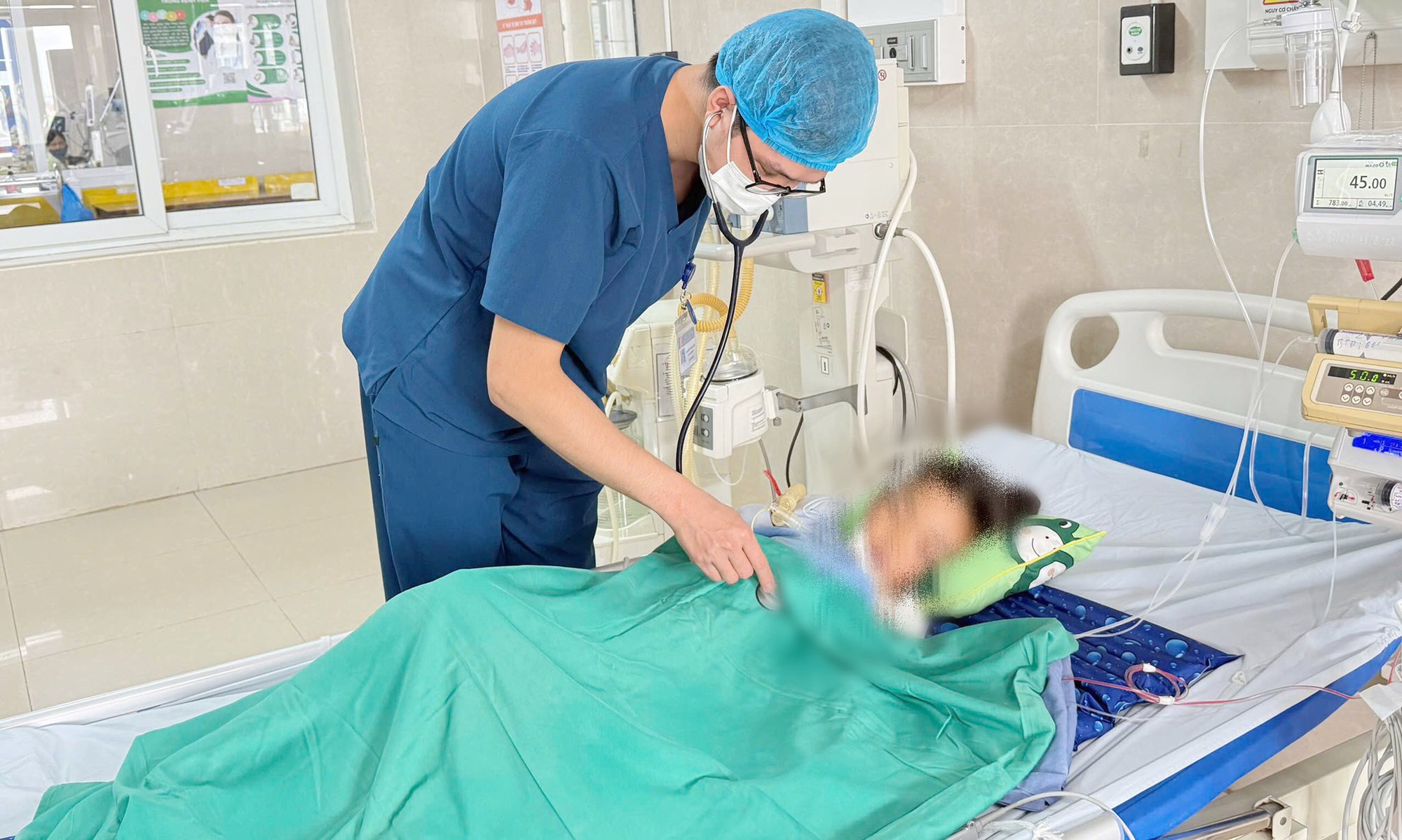Rắn cạp nia chui ra từ điều hòa, cắn bé gái đang ngủ nguy kịch Rắn cạp nia chui ra từ điều hòa, cắn bé gái đang ngủ nguy kịch