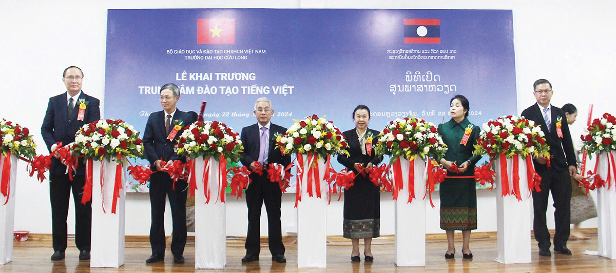 Το Πανεπιστήμιο Cuu Long ενισχύει τη συνεργασία στην εκπαίδευση ανθρώπινου δυναμικού για το Λάος - Φωτογραφία 2. Trường ĐH Cửu Long tăng cường hợp tác đào tạo nhân lực cho nước bạn Lào- Ảnh 2.