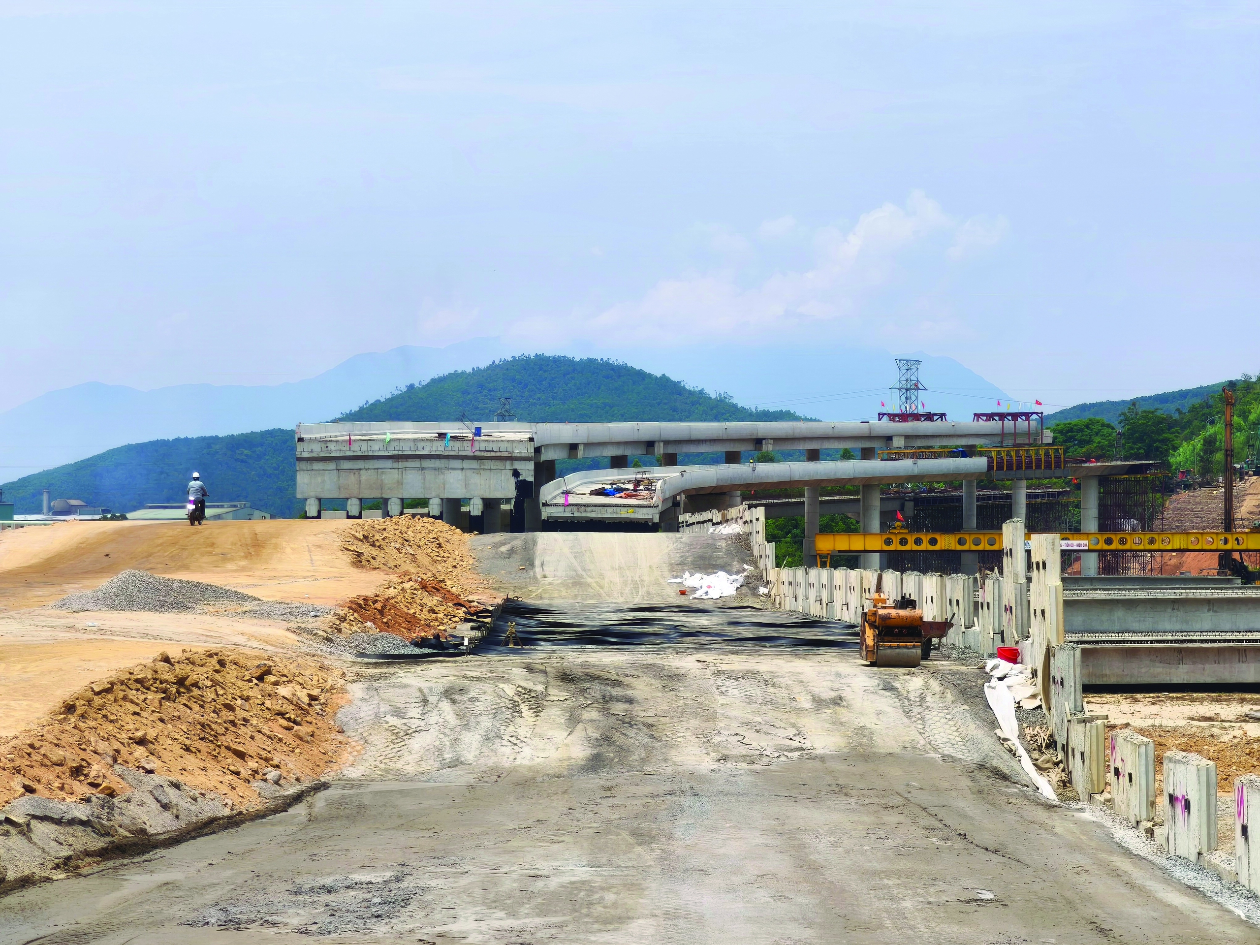 Bức tranh kinh tế Đà Nẵng trên đường bứt tốc- Ảnh 3. Bức tranh kinh tế Đà Nẵng trên đường bứt tốc- Ảnh 3.