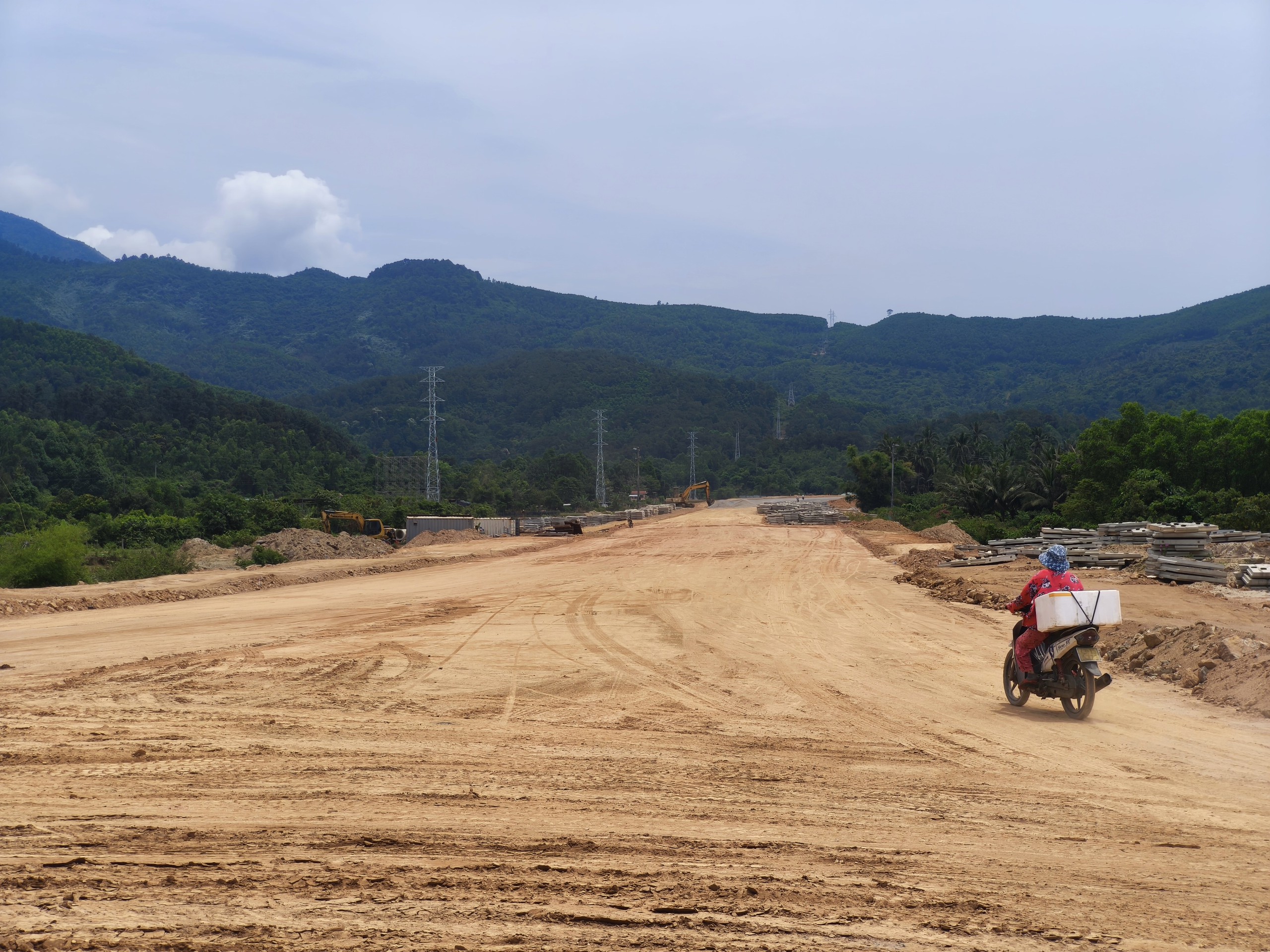 Bức tranh kinh tế Đà Nẵng trên đường bứt tốc- Ảnh 4. Bức tranh kinh tế Đà Nẵng trên đường bứt tốc- Ảnh 4.