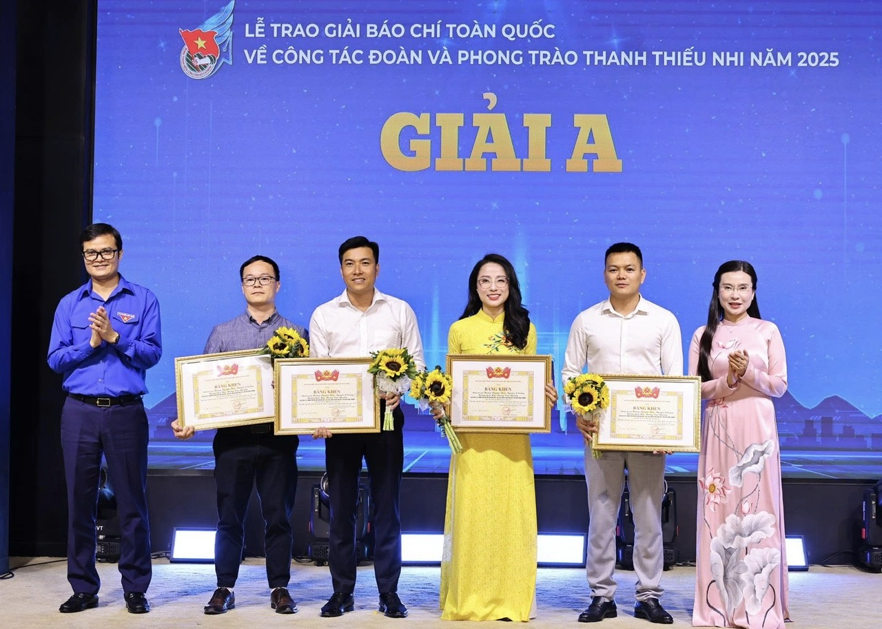 Trao 5 giải A Giải thưởng báo chí toàn quốc về công tác Đoàn Trao 5 giải A Giải thưởng báo chí toàn quốc về công tác Đoàn