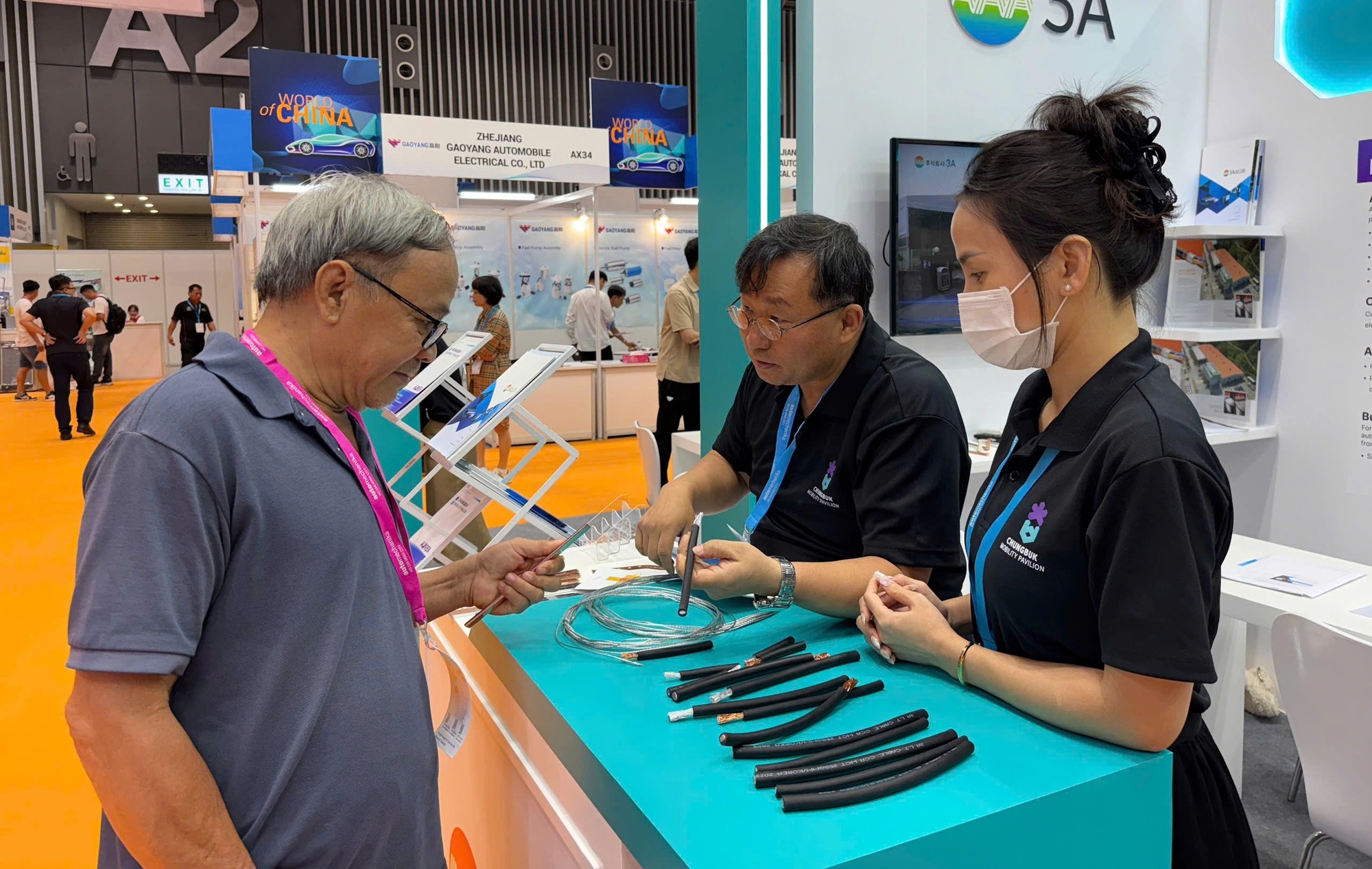 Hàng vạn khách tham quan triển lãm quốc tế ô tô- Ảnh 3.