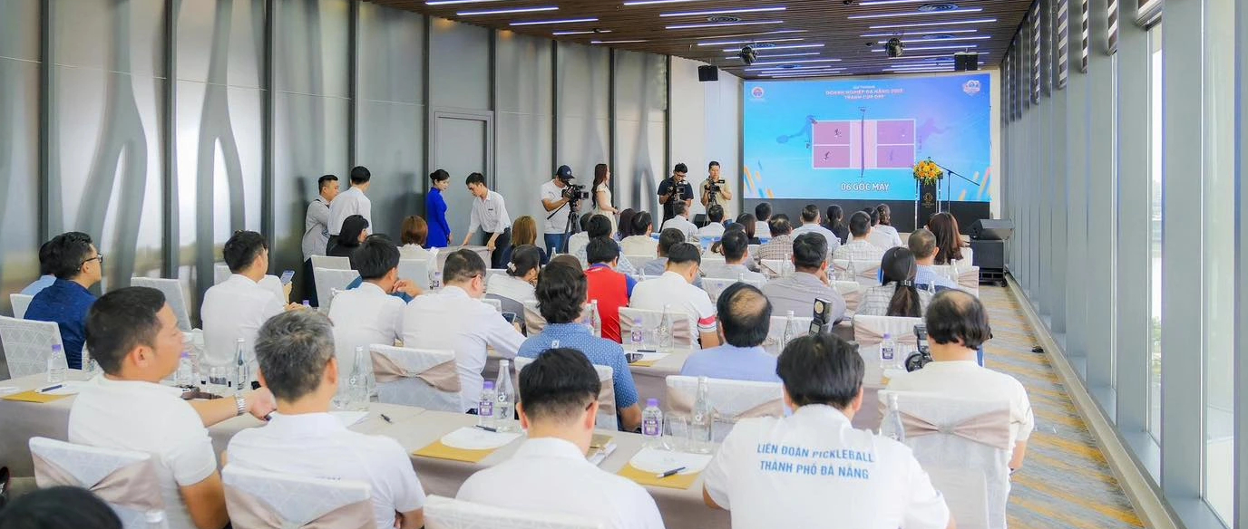 ទីក្រុង Da Nang រៀបចំការប្រកួតជ្រើសរើសបាល់បោះ ដើម្បីបង្កើតសន្ទុះថ្មីសម្រាប់សហគមន៍អាជីវកម្ម - រូបថត ១. Đà Nẵng tổ chức giải pickleball tạo sức bật mới cho cộng đồng doanh nghiệp
- Ảnh 1.