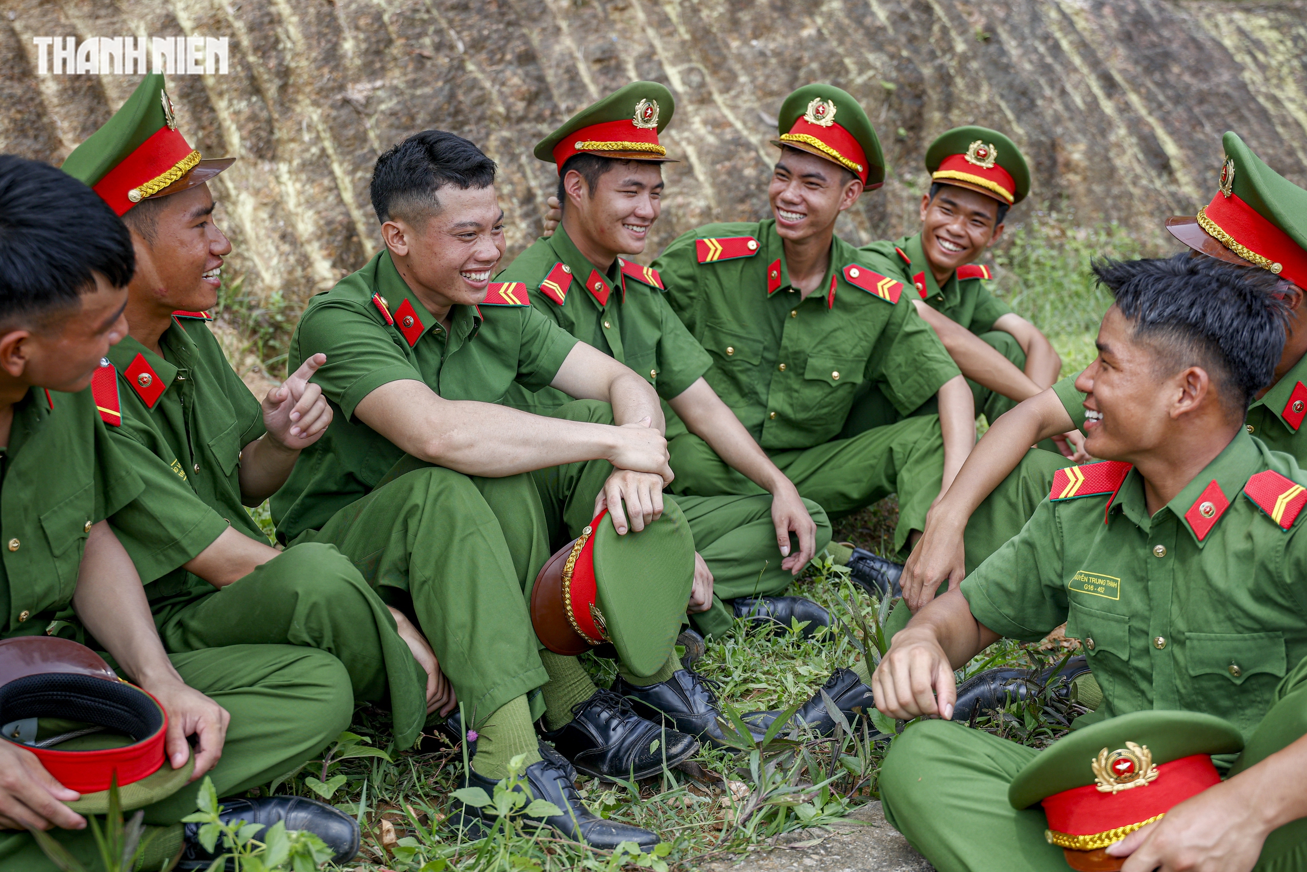 Chiến sĩ công an luyện tập đội hình dưới nắng lửa- Ảnh 14. Chiến sĩ công an luyện tập đội hình dưới nắng lửa- Ảnh 14.