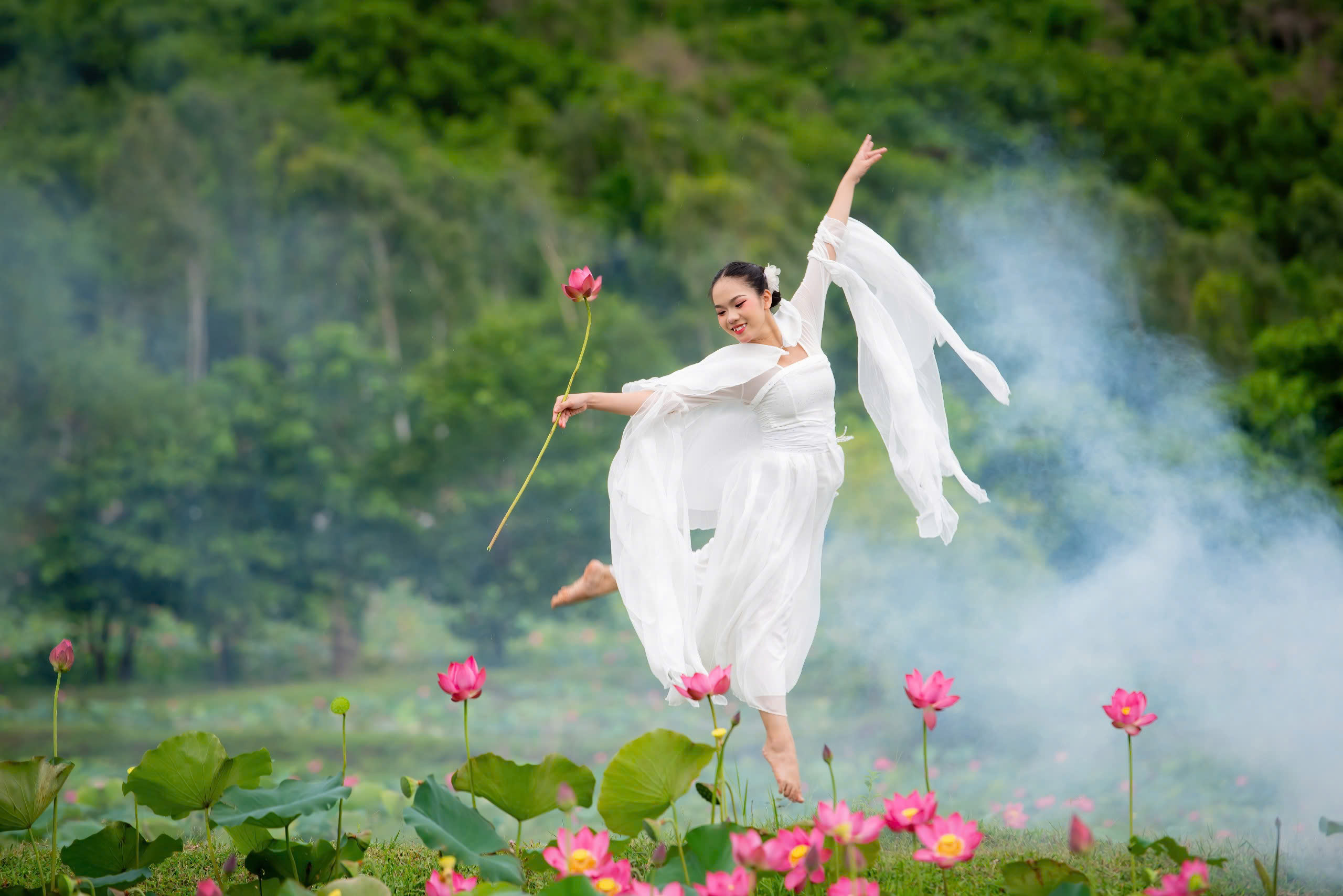 Chiêm ngưỡng cảnh đẹp đầy mê hoặc của đầm sen Trà Lý- Ảnh 9.