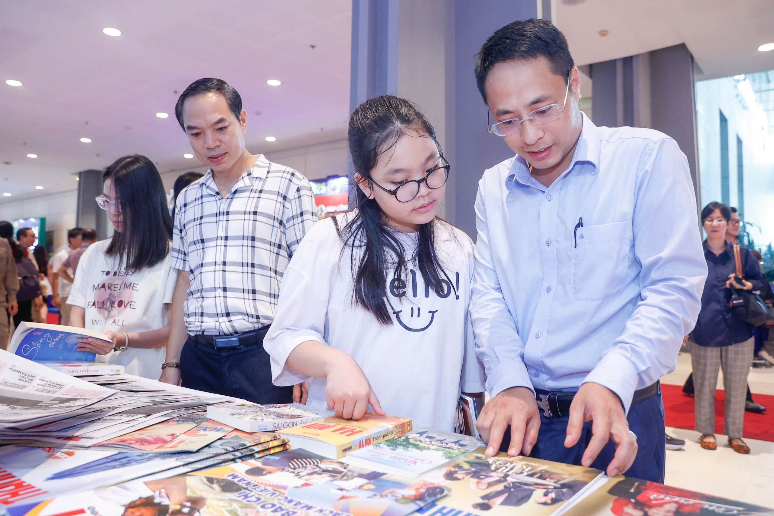 Ca sĩ Trọng Tấn giao lưu cùng độc giả Báo Thanh Niên tại Hội Báo toàn quốc- Ảnh 6. Ca sĩ Trọng Tấn giao lưu cùng độc giả Báo Thanh Niên tại Hội Báo toàn quốc- Ảnh 6.