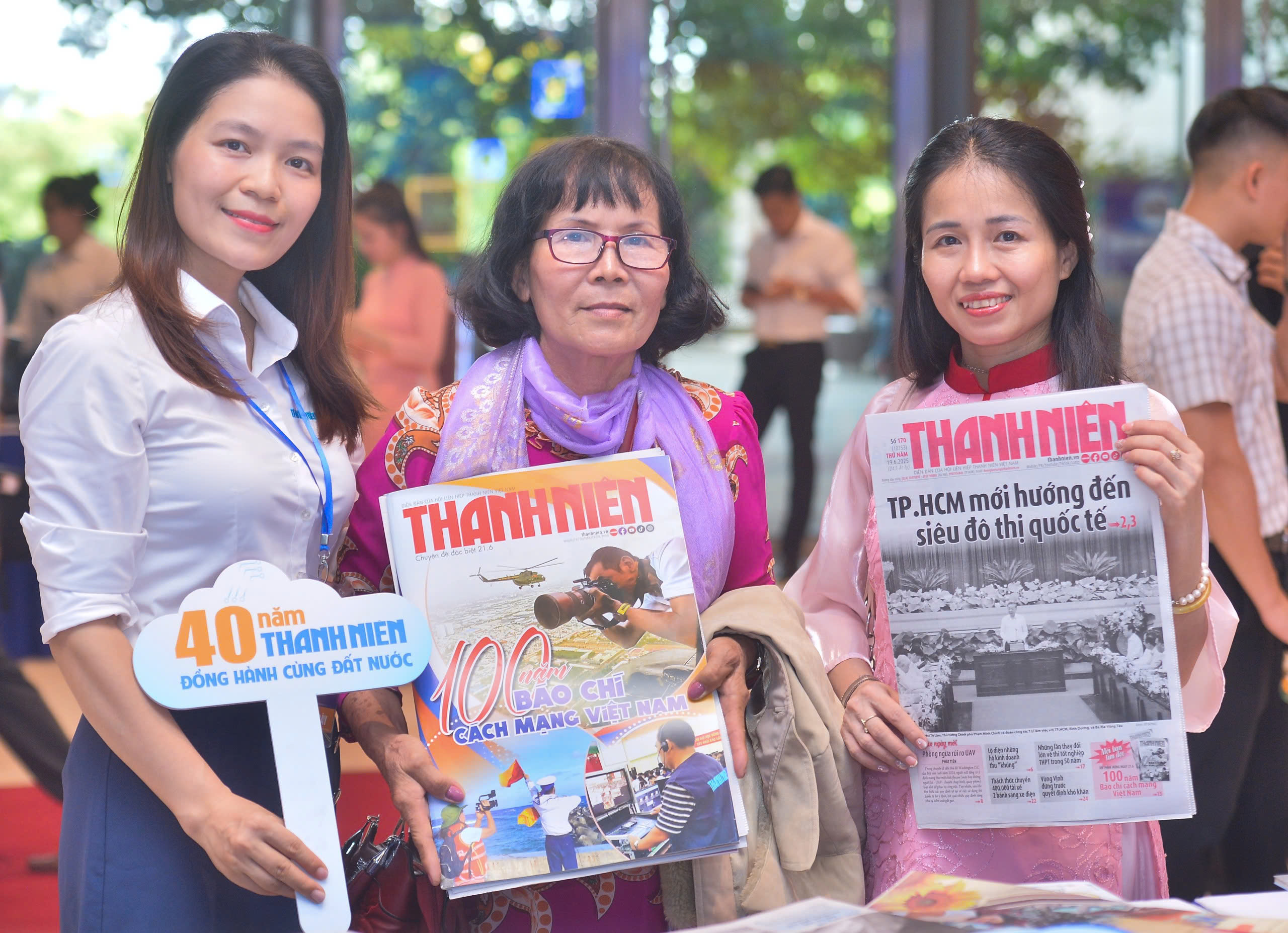 Ca sĩ Trọng Tấn giao lưu cùng độc giả Báo Thanh Niên tại Hội Báo toàn quốc- Ảnh 3. Ca sĩ Trọng Tấn giao lưu cùng độc giả Báo Thanh Niên tại Hội Báo toàn quốc- Ảnh 3.