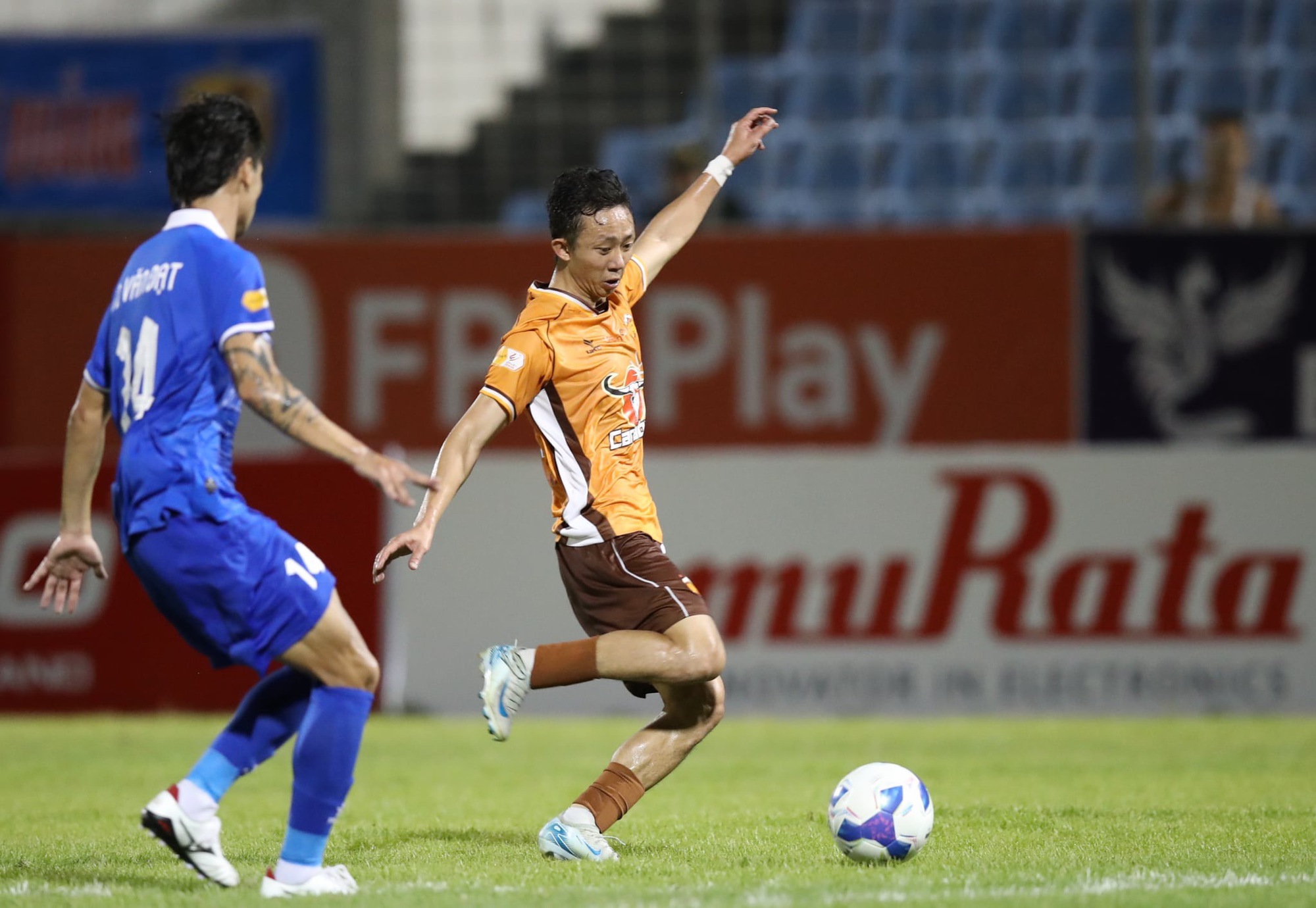 Quang Nam បានទទួលរង្វាន់ដែលមិននឹកស្មានដល់ចំនួនកន្លះពាន់លានដុង៖ ការជំរុញមួយមុនពេលការប្រកួតជីវិតនិងមរណៈជាមួយ HAGL - រូបថតទី 4 ។ Quảng Nam được khen thưởng đột xuất nửa tỉ đồng: Cú hích trước trận cầu sinh tử đấu HAGL- Ảnh 4.