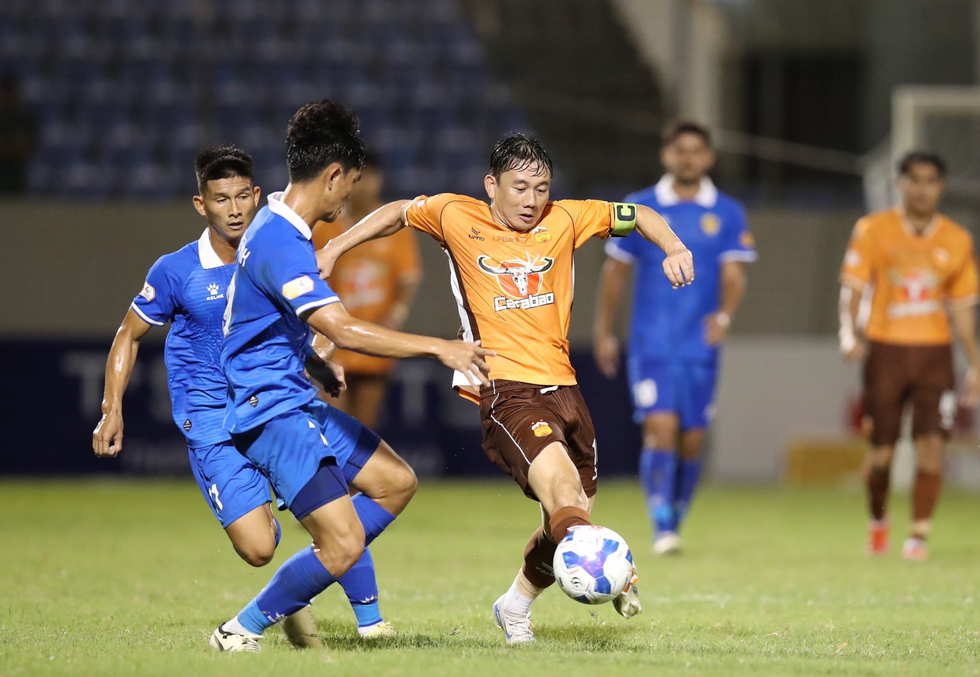 Pan Vu Tien Thanh popřel, že by šel na sever: „Rád pracuji v HAGL“ - Foto 2. Ông Vũ Tiến Thành phủ nhận sẽ Bắc tiến: ‘Tôi thích làm việc ở HAGL’- Ảnh 2.