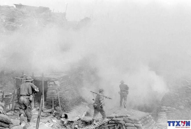 Nhà báo Hồ Chí Minh trong 100 năm báo chí cách mạng   - Ảnh 2.