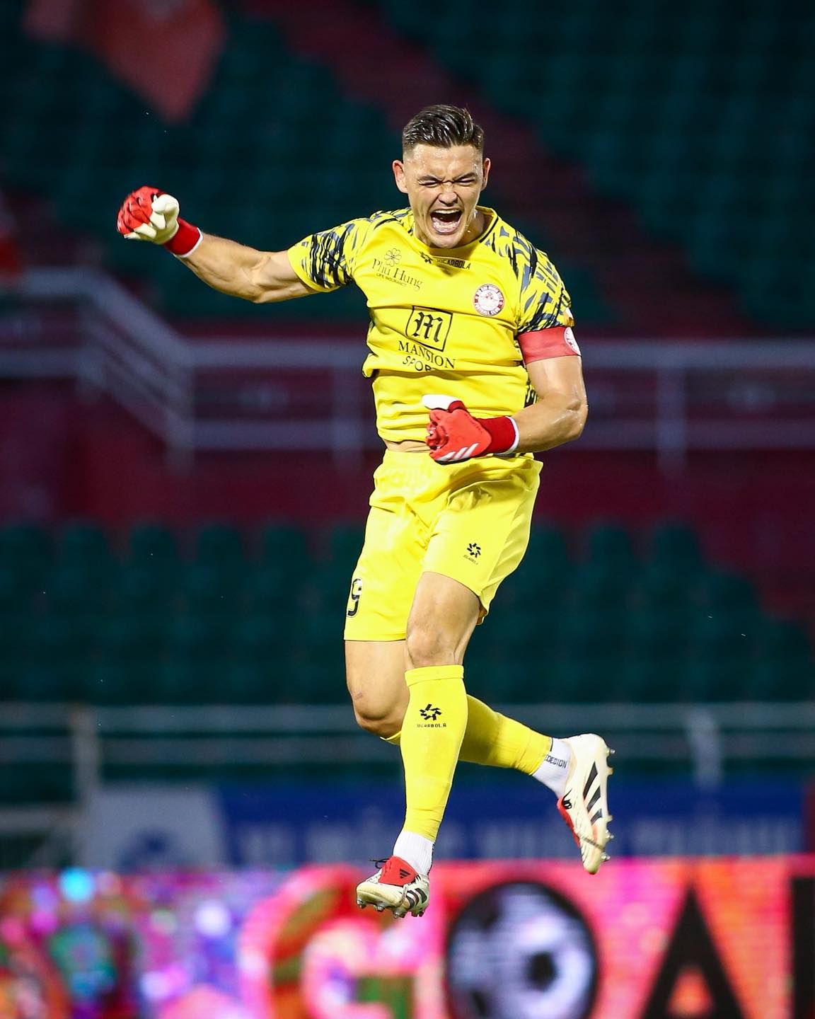 Ho Chi Minh City Kulübü ve Ninh Binh, kaleciler Van Lam ve Patrik Le Giang'ı takas etmeyi düşünüyor - Fotoğraf 2. CLB TP.HCM và Ninh Bình tính toán trao đổi thủ môn Văn Lâm và Patrik Lê Giang- Ảnh 2.