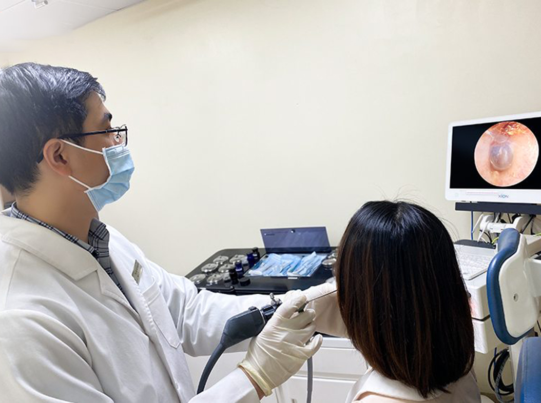 Nhện, bọ chui vào tai: Xử trí thế nào cho đúng? - Ảnh 1.