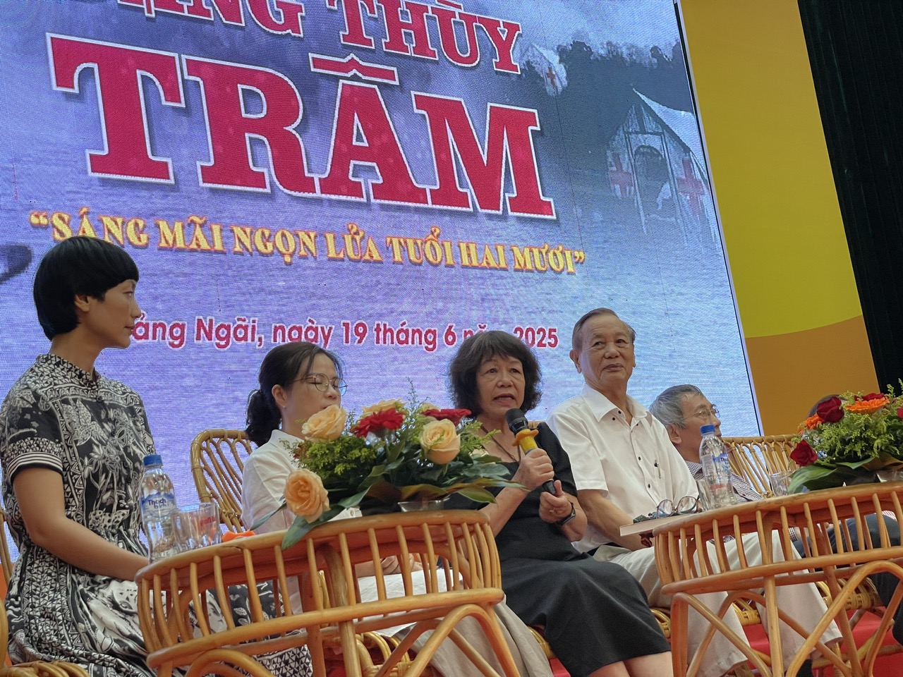 Xúc động với cuốn nhật ký thứ 3 của liệt sĩ, bác sĩ Đặng Thùy Trâm- Ảnh 1. Xúc động với cuốn nhật ký thứ 3 của liệt sĩ, bác sĩ Đặng Thùy Trâm- Ảnh 1.