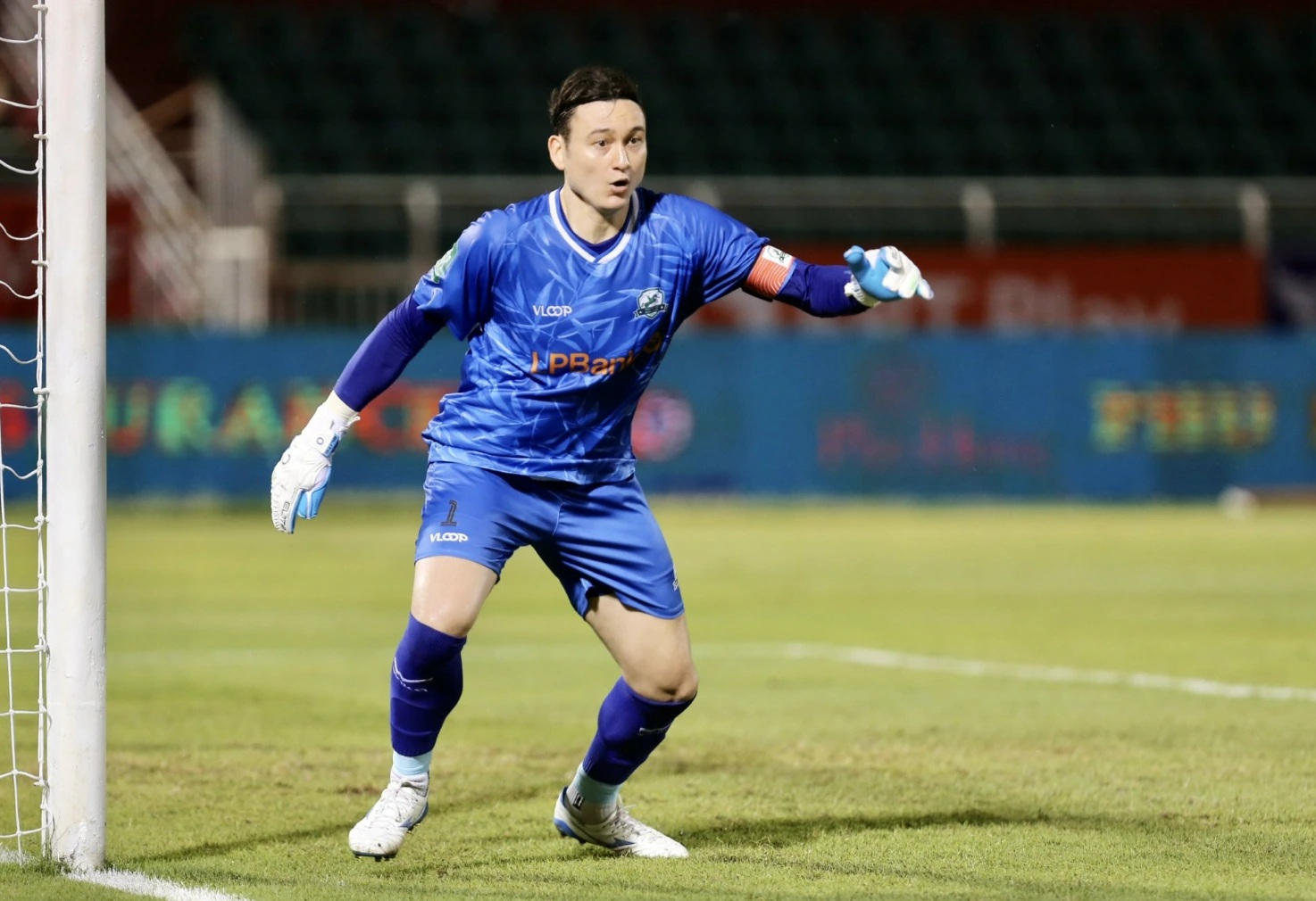 Ho Chi Minh City Kulübü ve Ninh Binh, kaleciler Van Lam ve Patrik Le Giang'ı takas etmeyi düşünüyor - Fotoğraf 1. CLB TP.HCM và Ninh Bình tính toán trao đổi thủ môn Văn Lâm và Patrik Lê Giang- Ảnh 1.