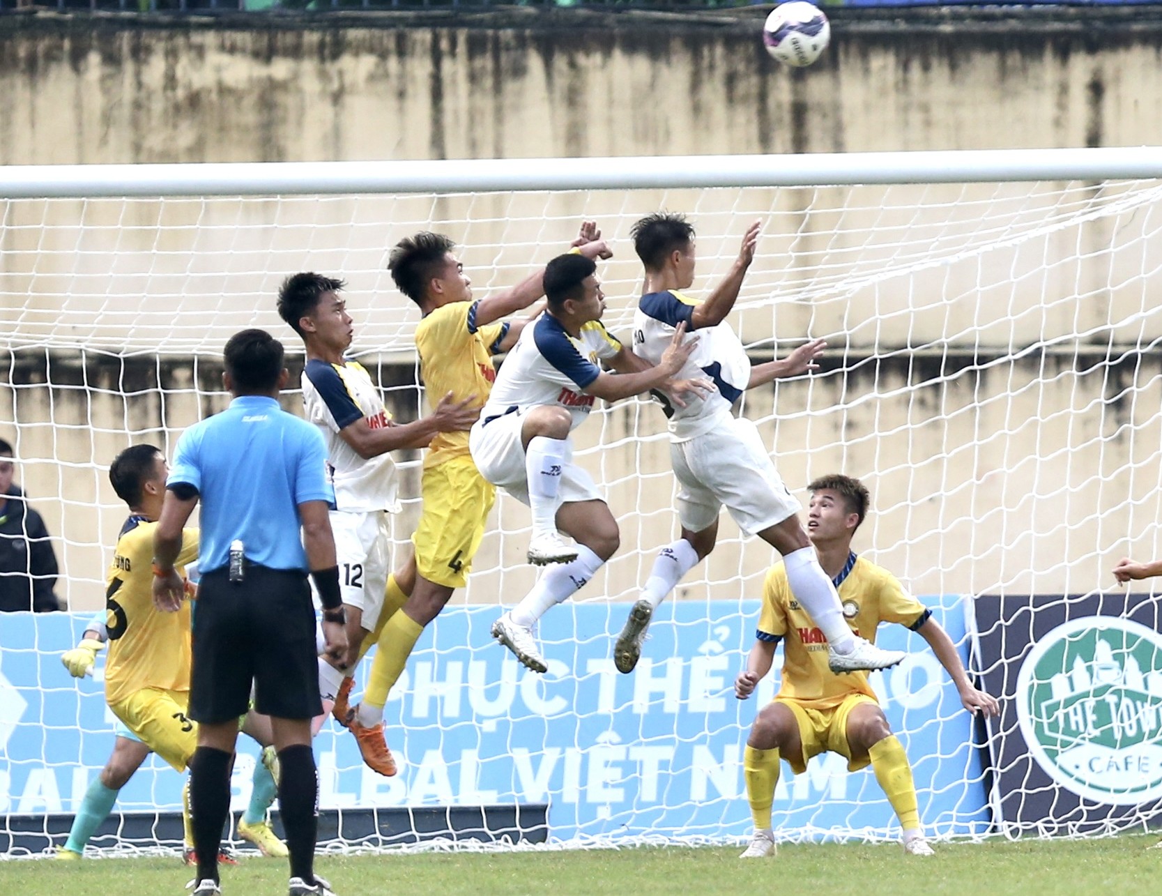 - Foto 2.  - Ảnh 2.