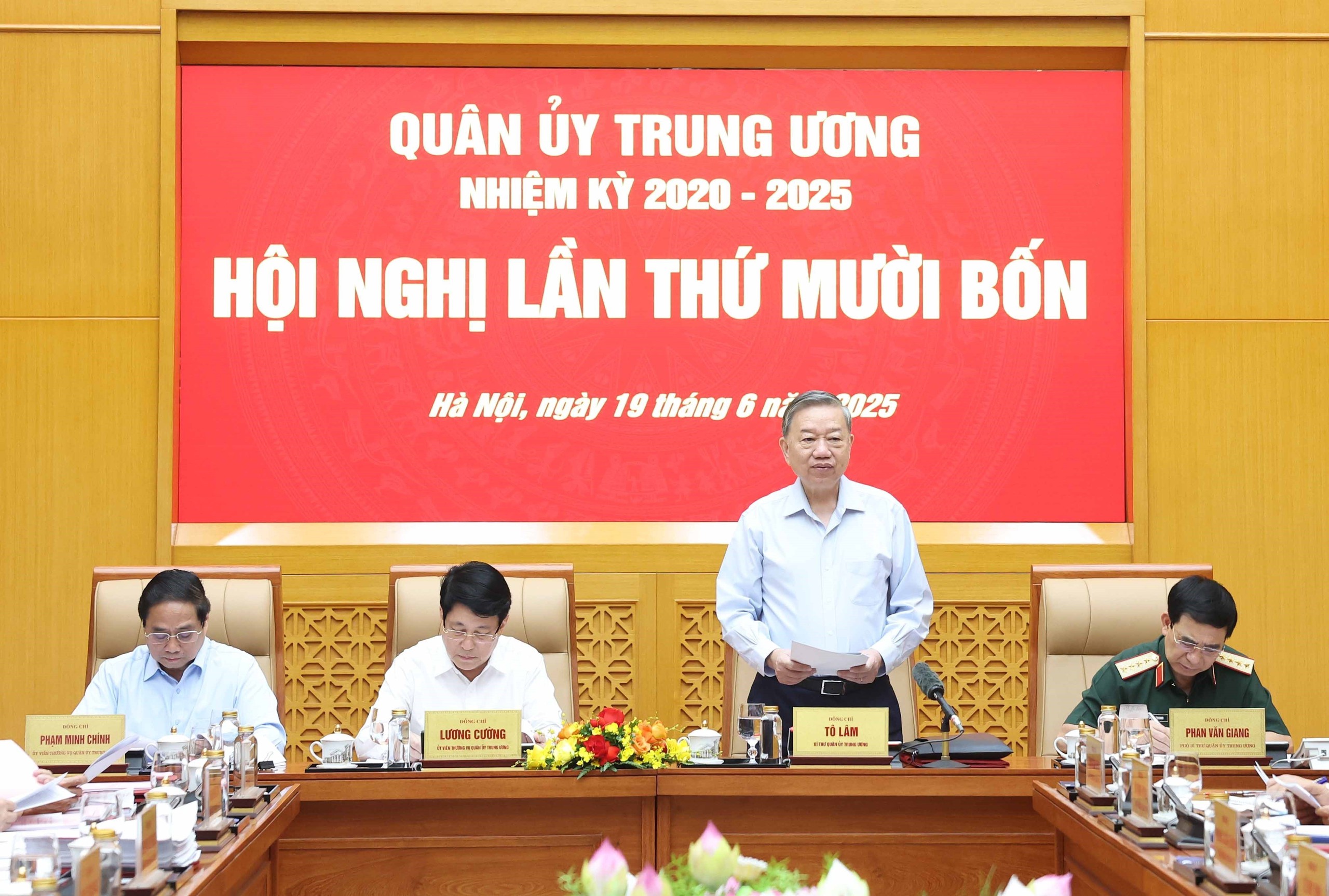 Tổng Bí thư chủ trì Hội nghị Quân ủy T.Ư Tổng Bí thư chủ trì Hội nghị Quân ủy T.Ư