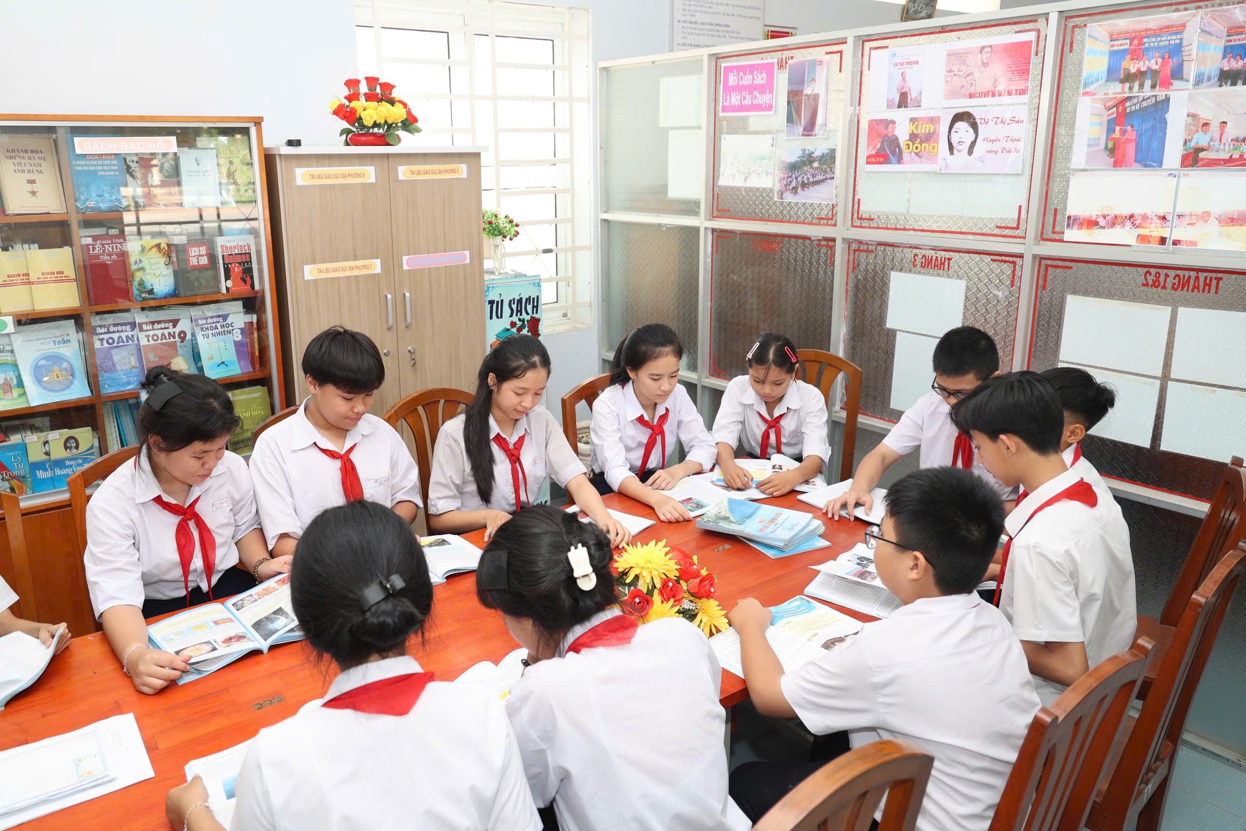 Як у Кханьхоа впроваджується дворазове навчання на день? - Фото 2. Khánh Hòa triển khai dạy học 2 buổi/ngày như thế nào?- Ảnh 2.