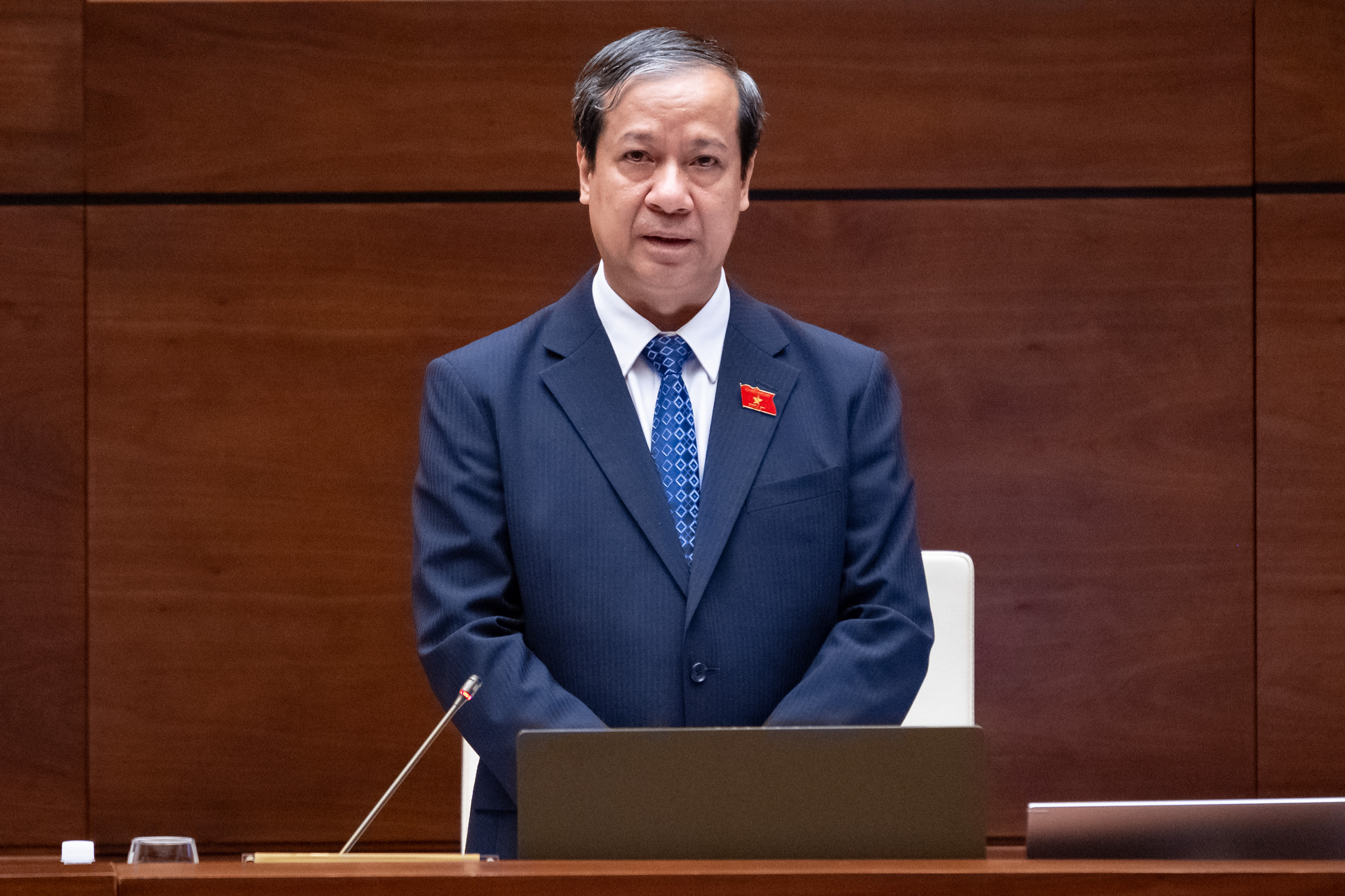 - Ảnh 2. Bộ trưởng GD-ĐT: 'Vì nhiều thứ chưa đủ nên mới phải dạy thêm, học thêm' - Ảnh 2.