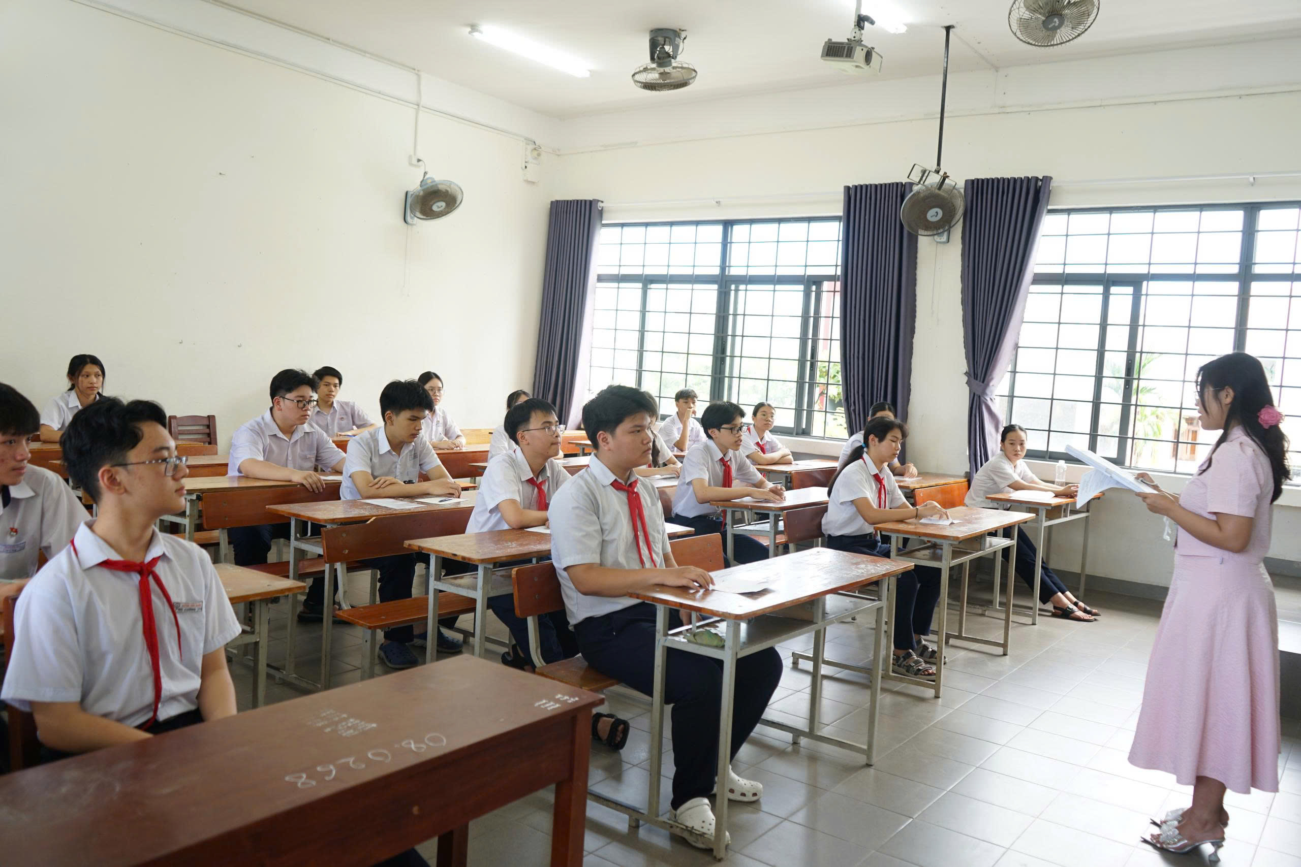 Tuyển sinh lớp 10: Gửi ước mơ của ba mẹ vào trang giấy thi- Ảnh 7.