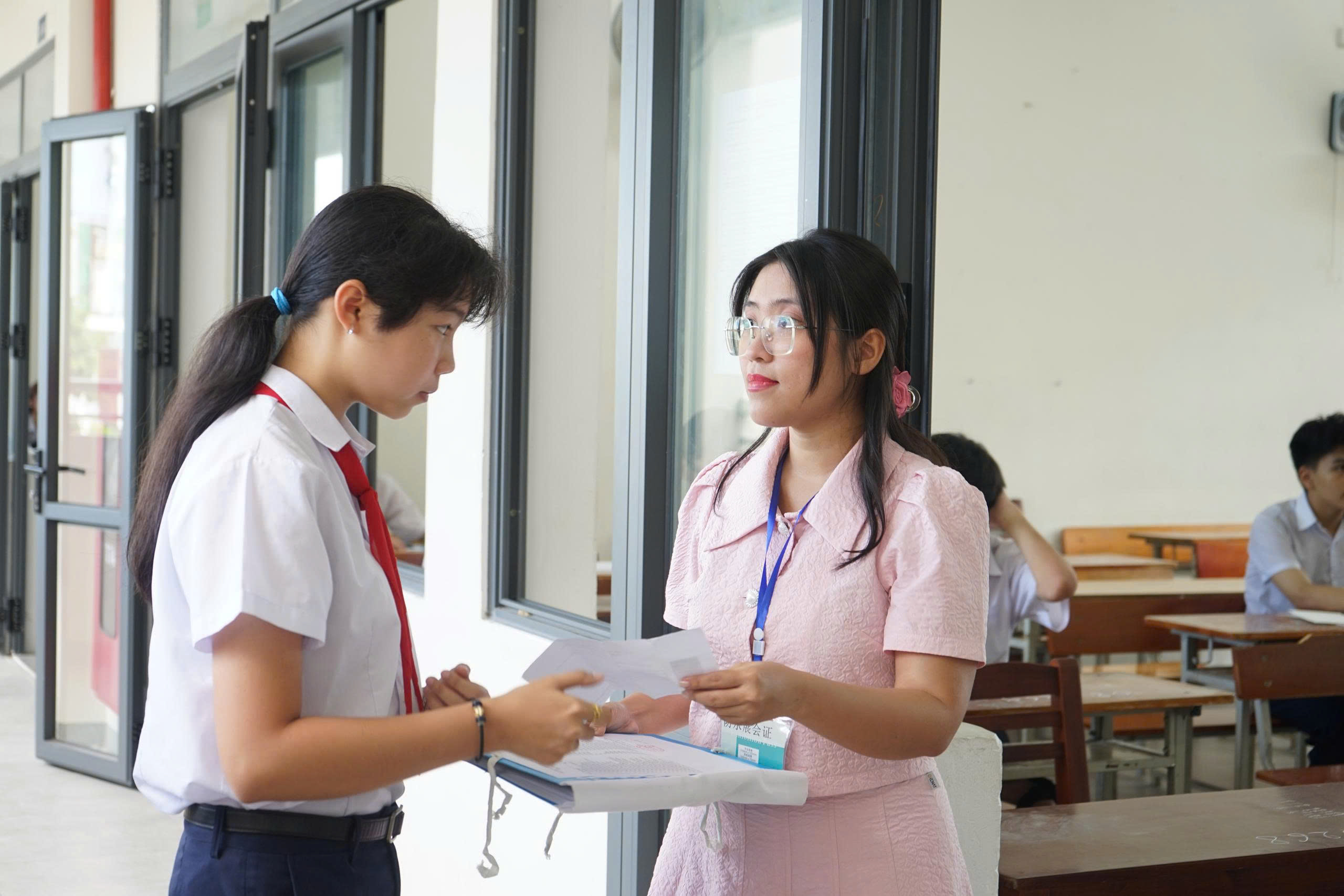 Tuyển sinh lớp 10: Gửi ước mơ của ba mẹ vào trang giấy thi- Ảnh 5.