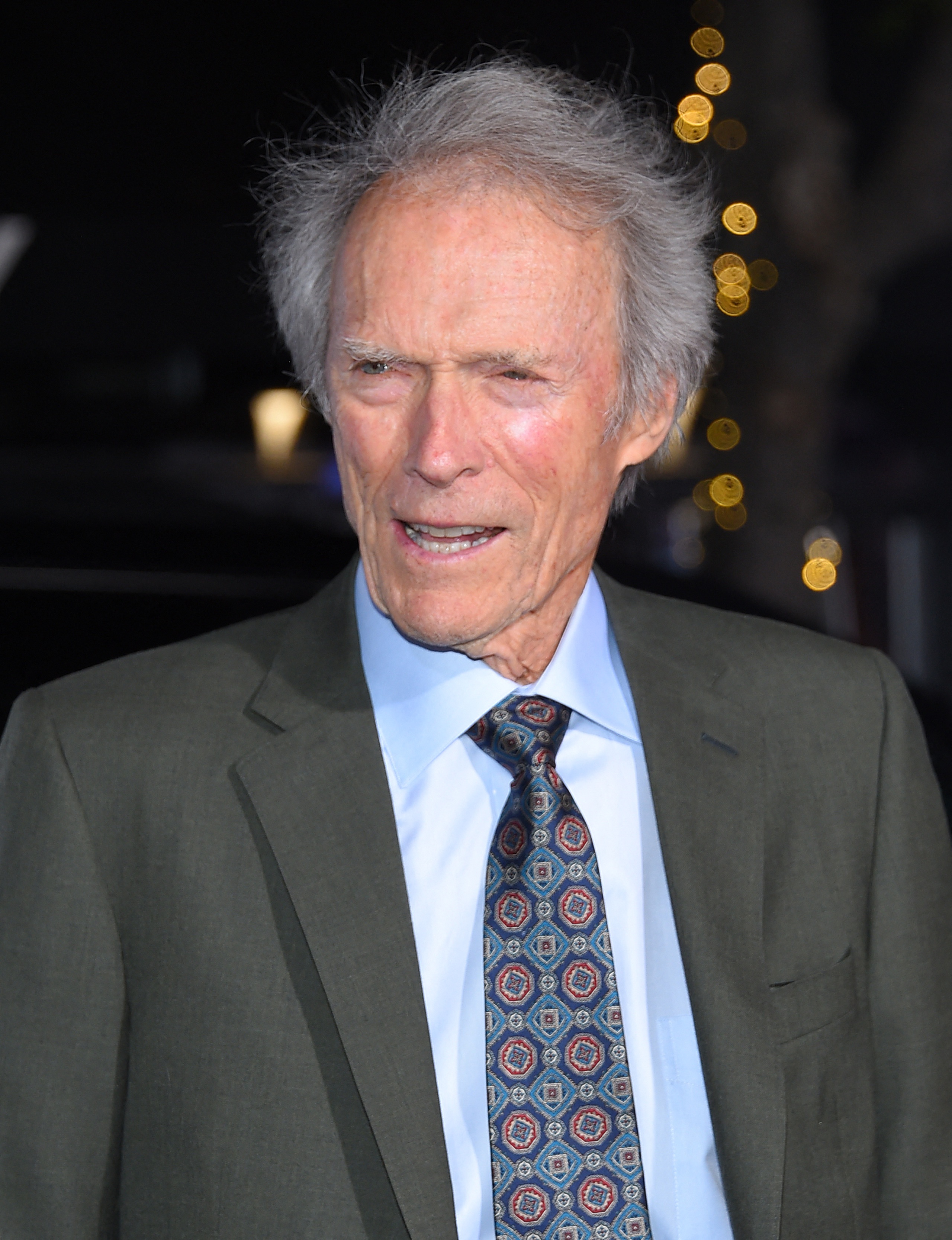 الأسطورة كلينت ايستوود يكشف سبب عدم تقاعده في سن الـ95 - صورة 2 Huyền thoại Clint Eastwood tiết lộ lý do chưa nghỉ hưu ở tuổi 95- Ảnh 2.