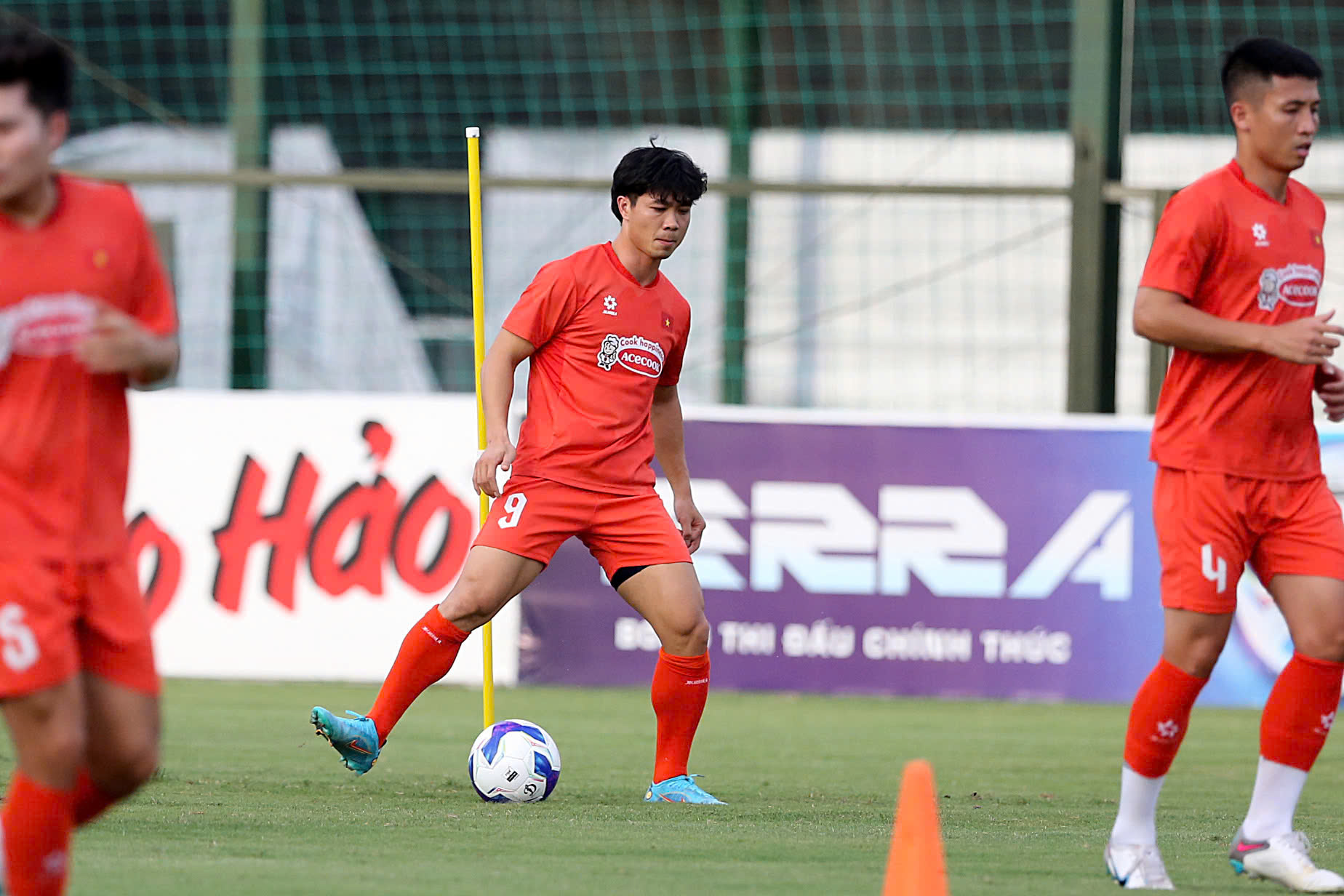 Đội tuyển Việt Nam: Công Phượng, Hoàng Đức nhận trọng trách đặc biệt - Ảnh 4.