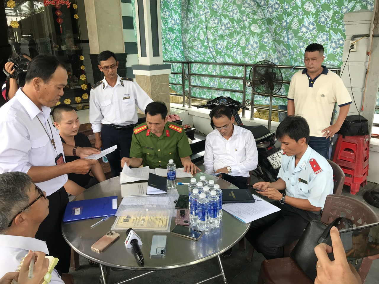 Vụ Công ty C.P bị tố ‘bán thịt bẩn’: lò mổ, chi nhánh Hậu Giang lên tiếng - Ảnh 1.
