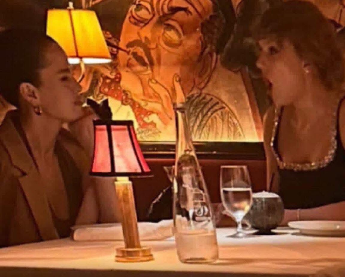 Taylor Swift và Selena Gomez 'đập tan' tin đồn nghỉ chơi- Ảnh 1. Taylor Swift và Selena Gomez 'đập tan' tin đồn nghỉ chơi- Ảnh 1.