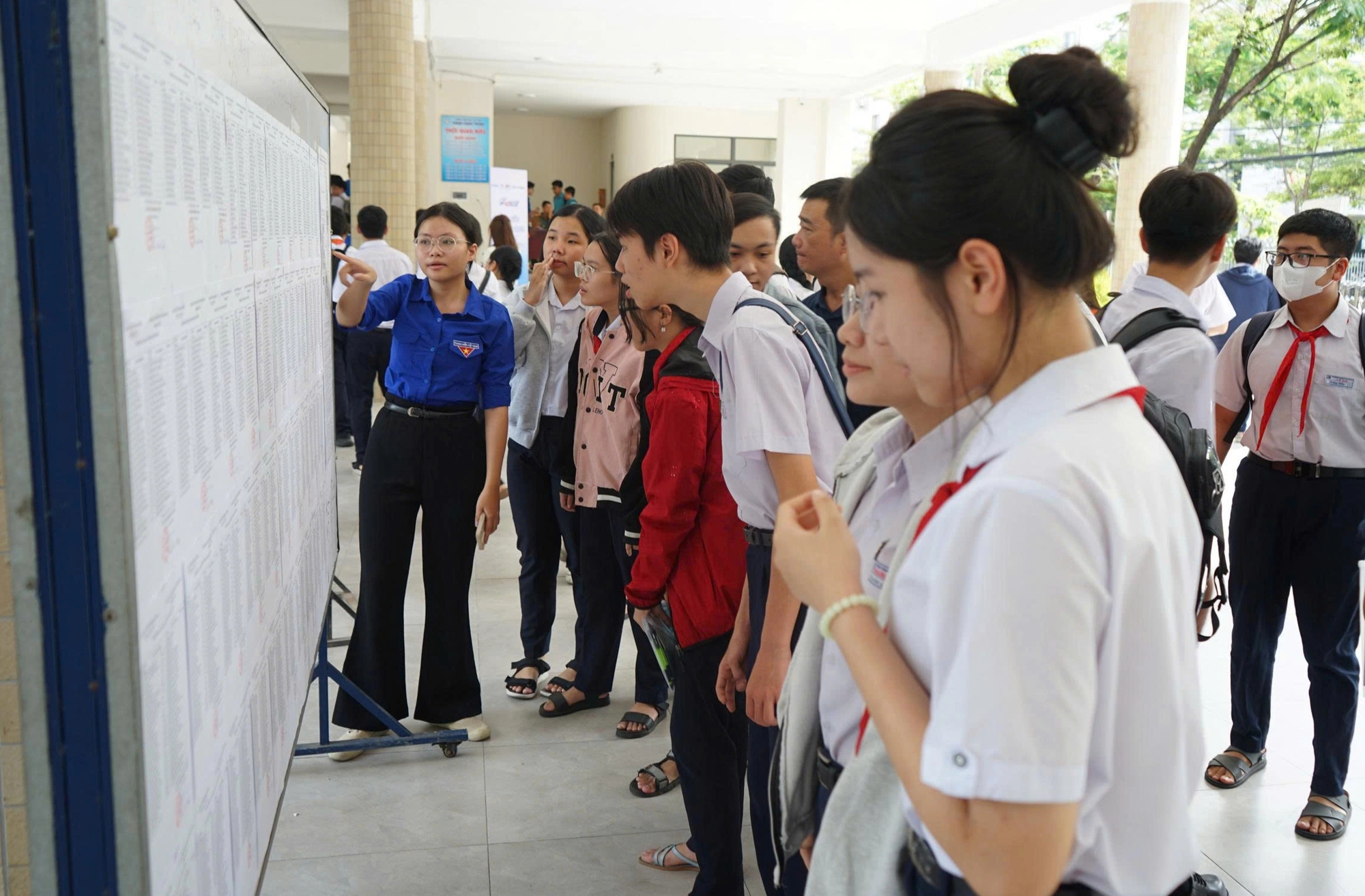 Tuyển sinh lớp 10: Gửi ước mơ của ba mẹ vào trang giấy thi