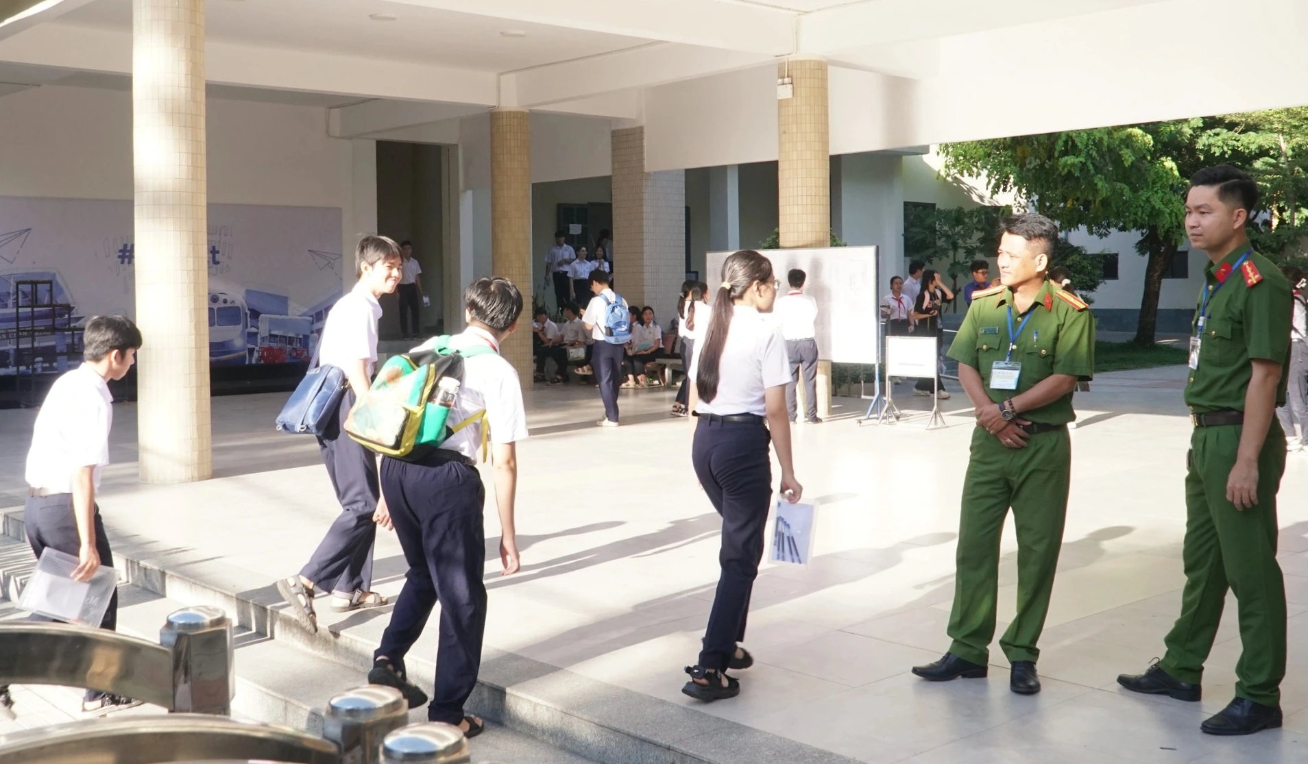 Tuyển sinh lớp 10: Gửi ước mơ của ba mẹ vào trang giấy thi- Ảnh 3.