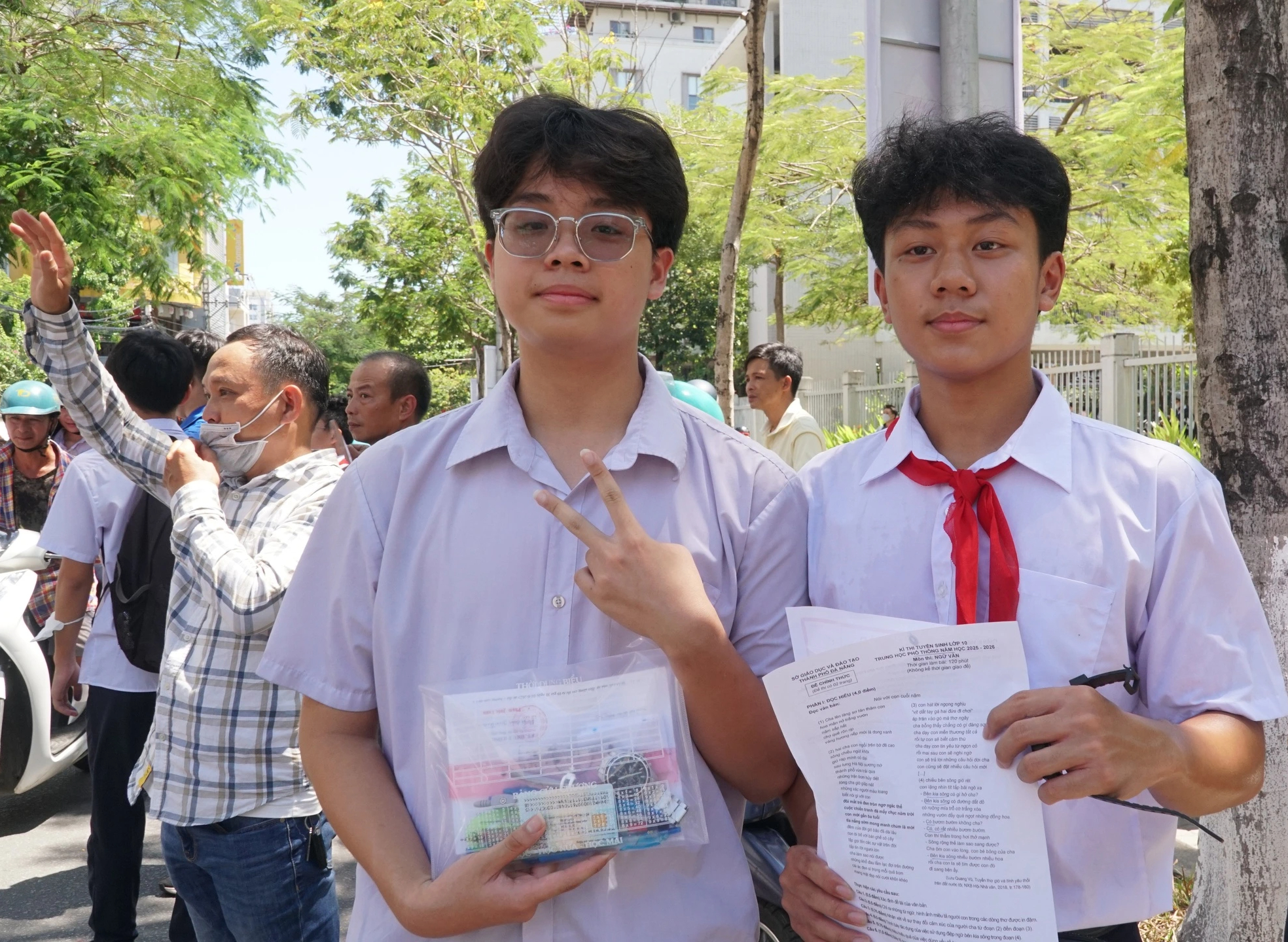 Sĩ tử Đà Nẵng nhẹ nhõm với đề văn lớp 10 'thuyết phục cha mẹ đồng hành'- Ảnh 5.