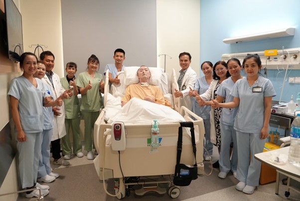 Bệnh nhân Hàn Quốc hồi sinh kỳ diệu sau 80 ngày hôn mê được đưa về nước Cứu sống bệnh nhân Hàn Quốc bị đột quỵ, hôn mê sâu suốt 80 ngày - Ảnh 1.