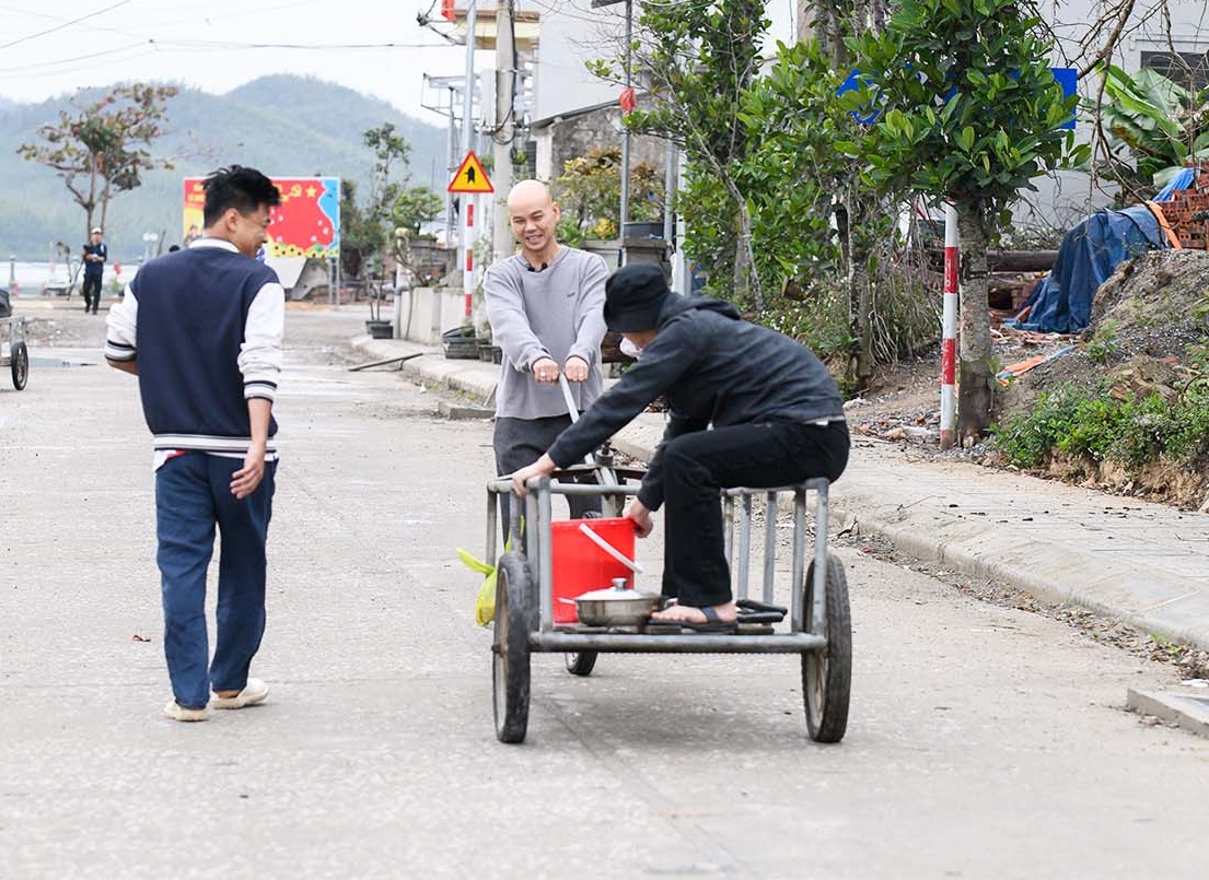 Trung Ruồi, Neko Lê, Duy Hưng 'khởi nghiệp' trên đảo- Ảnh 1. Trung Ruồi, Neko Lê, Duy Hưng 'khởi nghiệp' trên đảo- Ảnh 1.