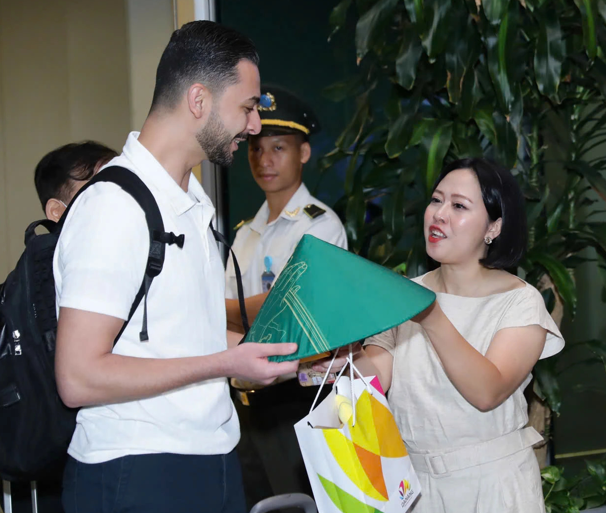 Emirates chính thức khai trương tuyến bay Dubai - Đà Nẵng- Ảnh 4. Emirates chính thức khai trương tuyến bay Dubai - Đà Nẵng- Ảnh 4.