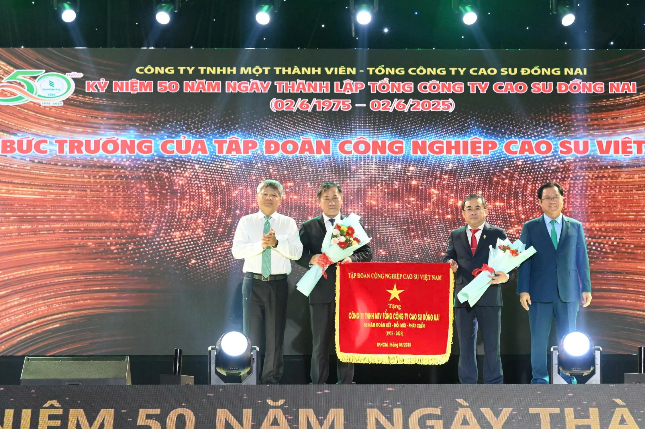 Kỷ niệm 50 năm thành lập Tổng công ty Cao su Đồng Nai - Ảnh 2.