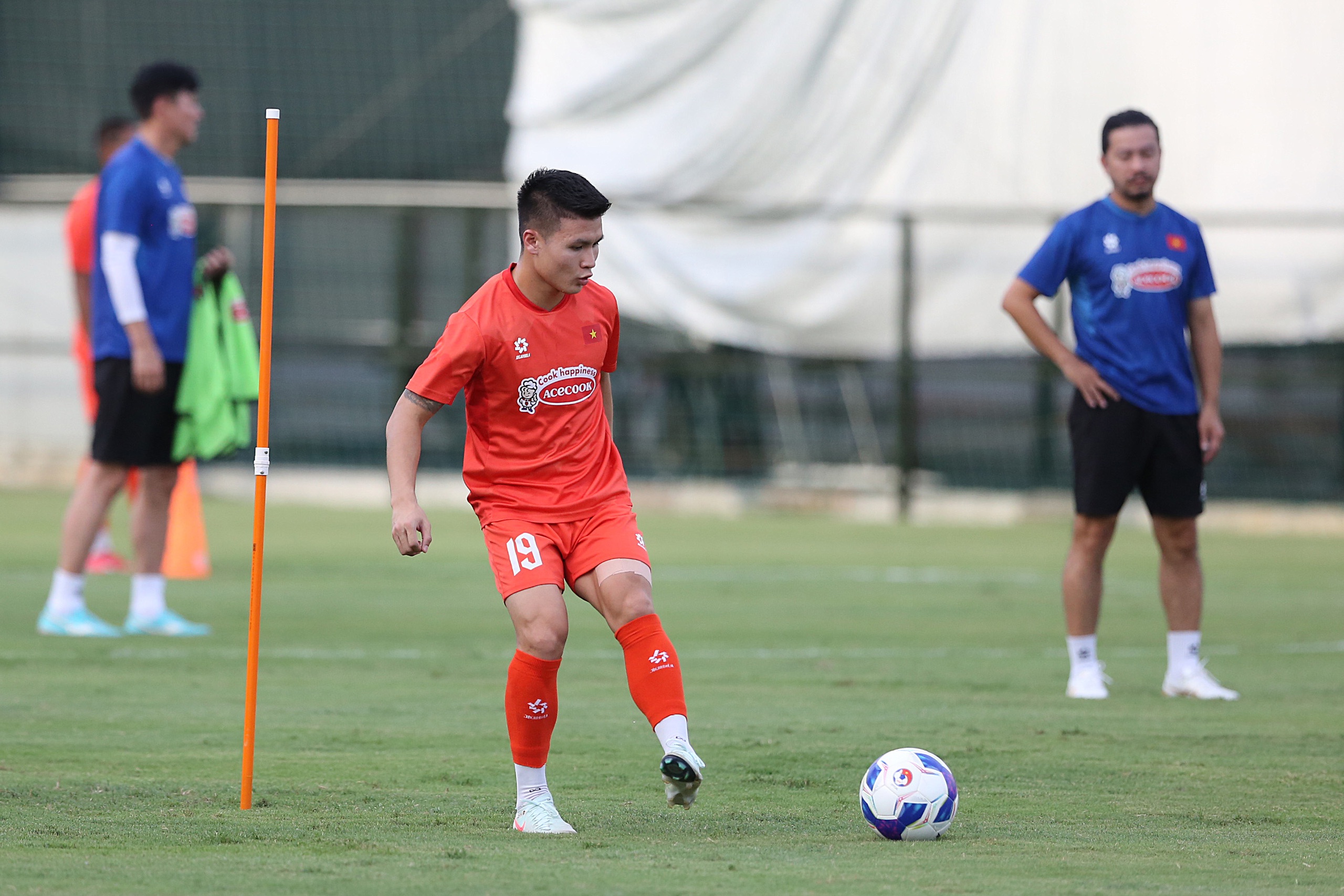 Đội tuyển Việt Nam: Công Phượng, Hoàng Đức nhận trọng trách đặc biệt - Ảnh 7.