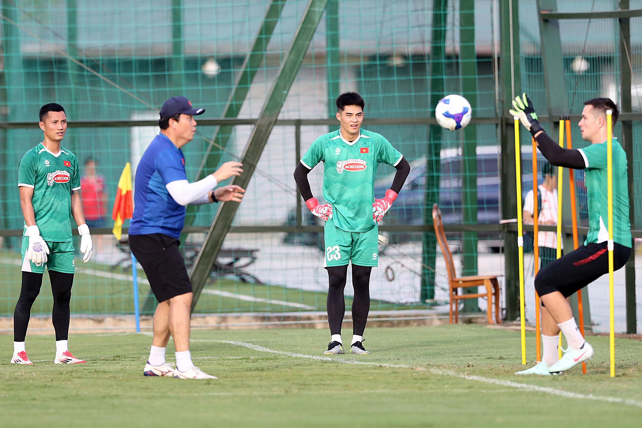 Đội tuyển Việt Nam: Công Phượng, Hoàng Đức nhận trọng trách đặc biệt - Ảnh 10.