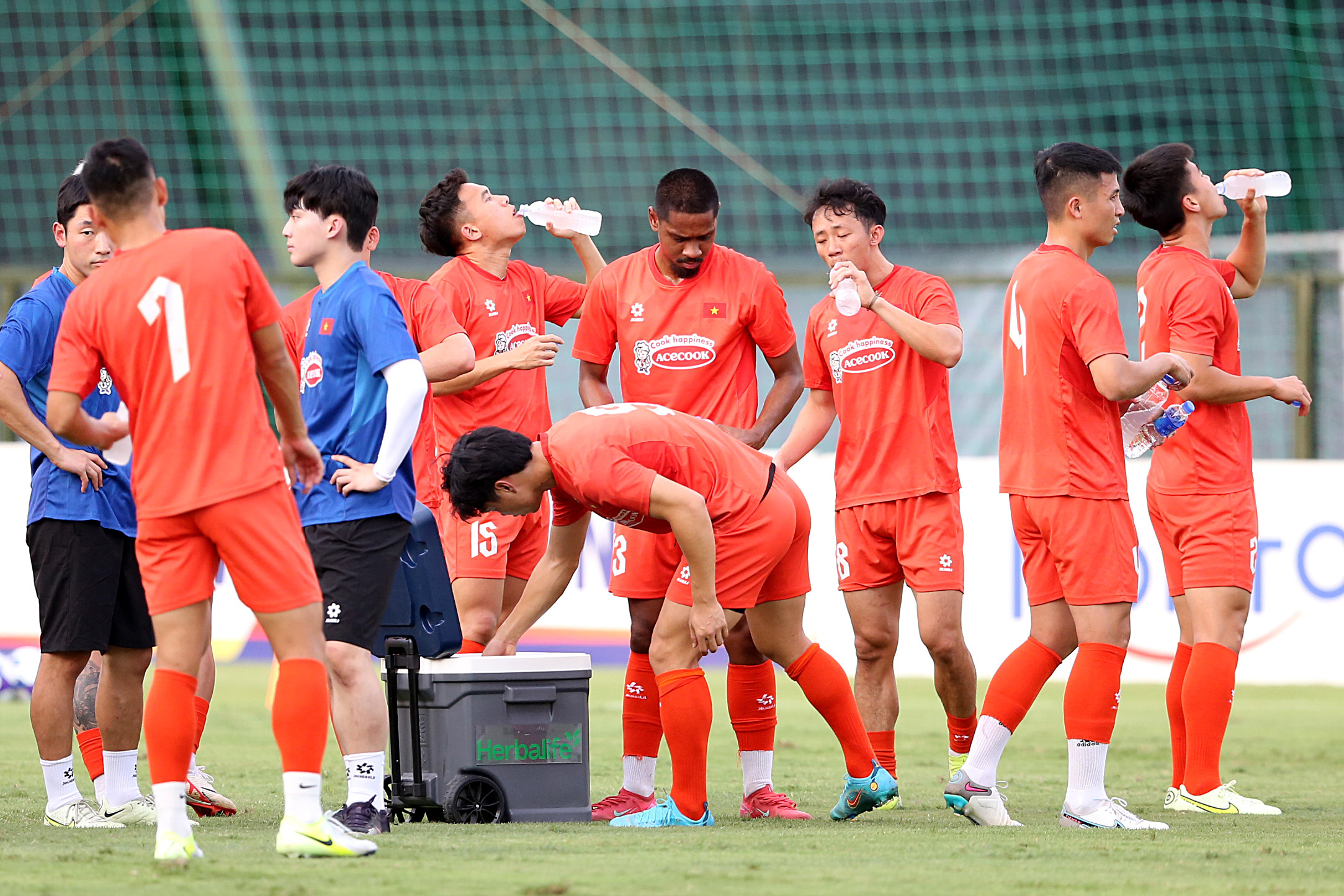 Đội tuyển Việt Nam: Công Phượng, Hoàng Đức nhận trọng trách đặc biệt - Ảnh 5.