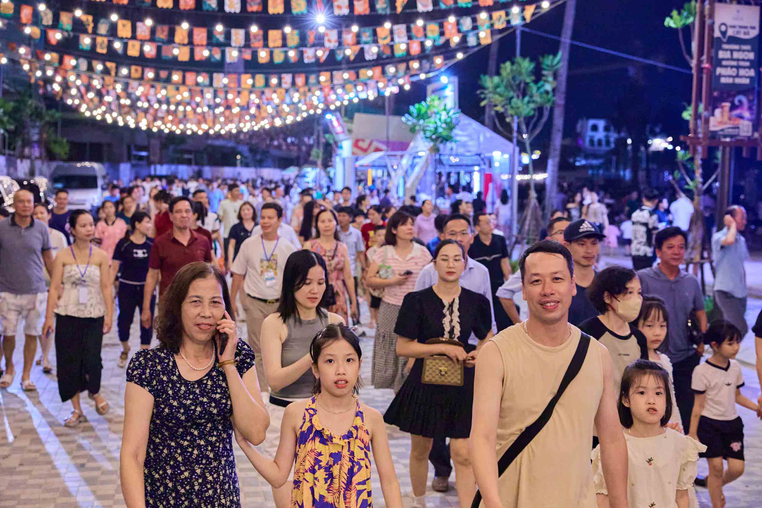 'Mỏ vàng' kinh tế đêm vẫn chờ mũi khoan sắc
- Ảnh 2. 'Mỏ vàng' kinh tế đêm vẫn chờ mũi khoan sắc
- Ảnh 2.