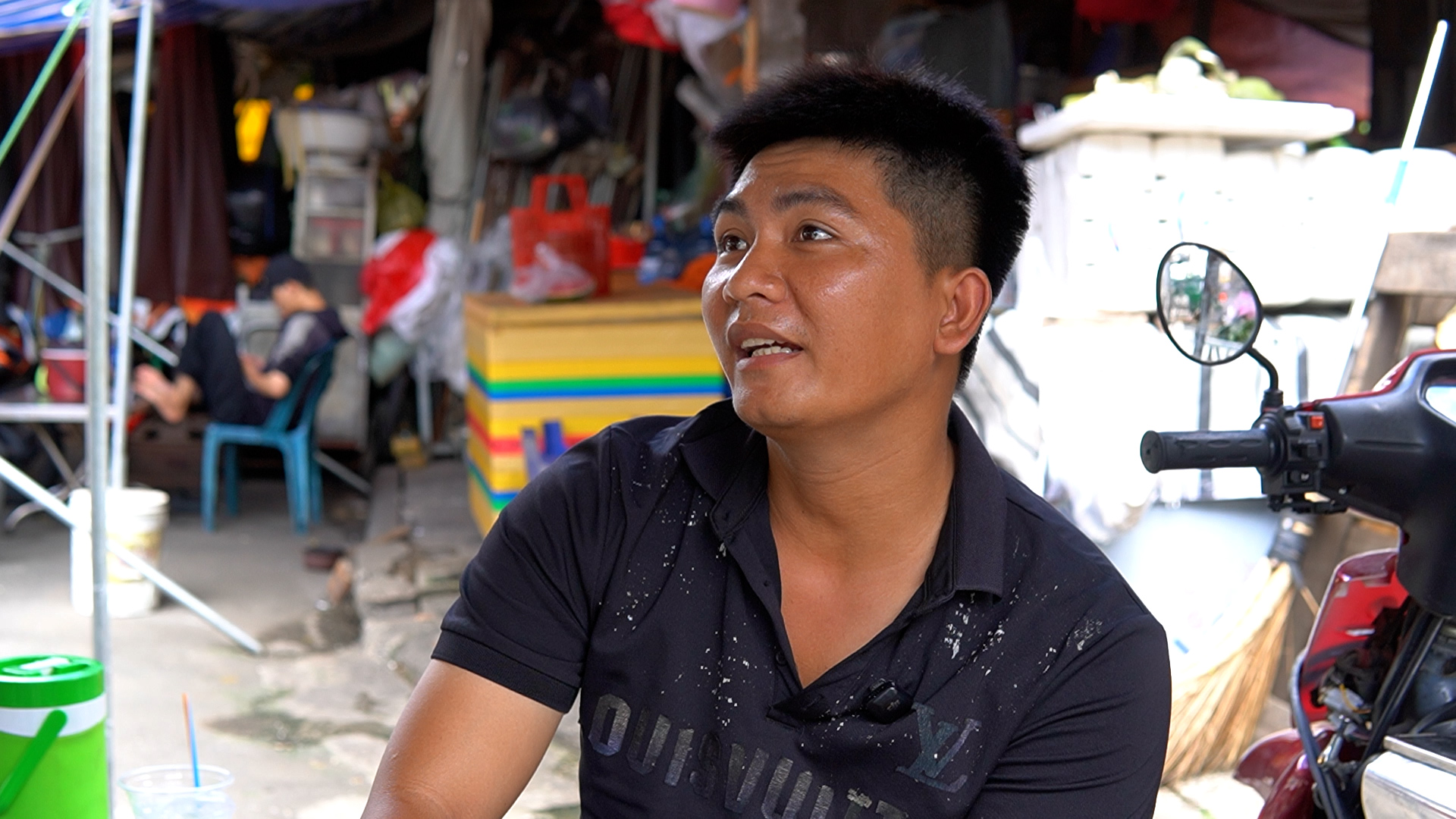 Kh&aacute;ch ăn b&aacute;nh m&igrave;, uống c&agrave; ph&ecirc; kh&ocirc;ng c&oacute; nhu cầu lấy h&oacute;a đơn:  - Ảnh 1.