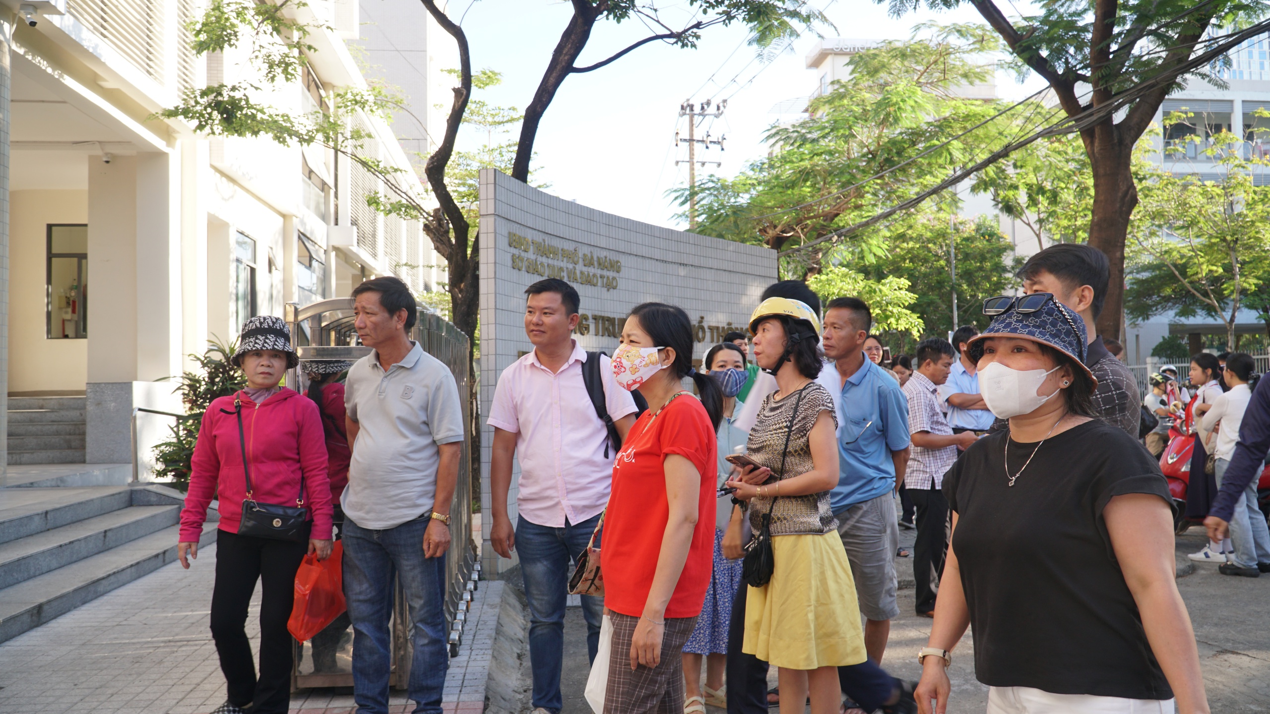 S&aacute;ng nay gần 12.000 học sinh Đ&agrave; Nẵng bước v&agrave;o kỳ thi tuyển sinh lớp 10- Ảnh 4.