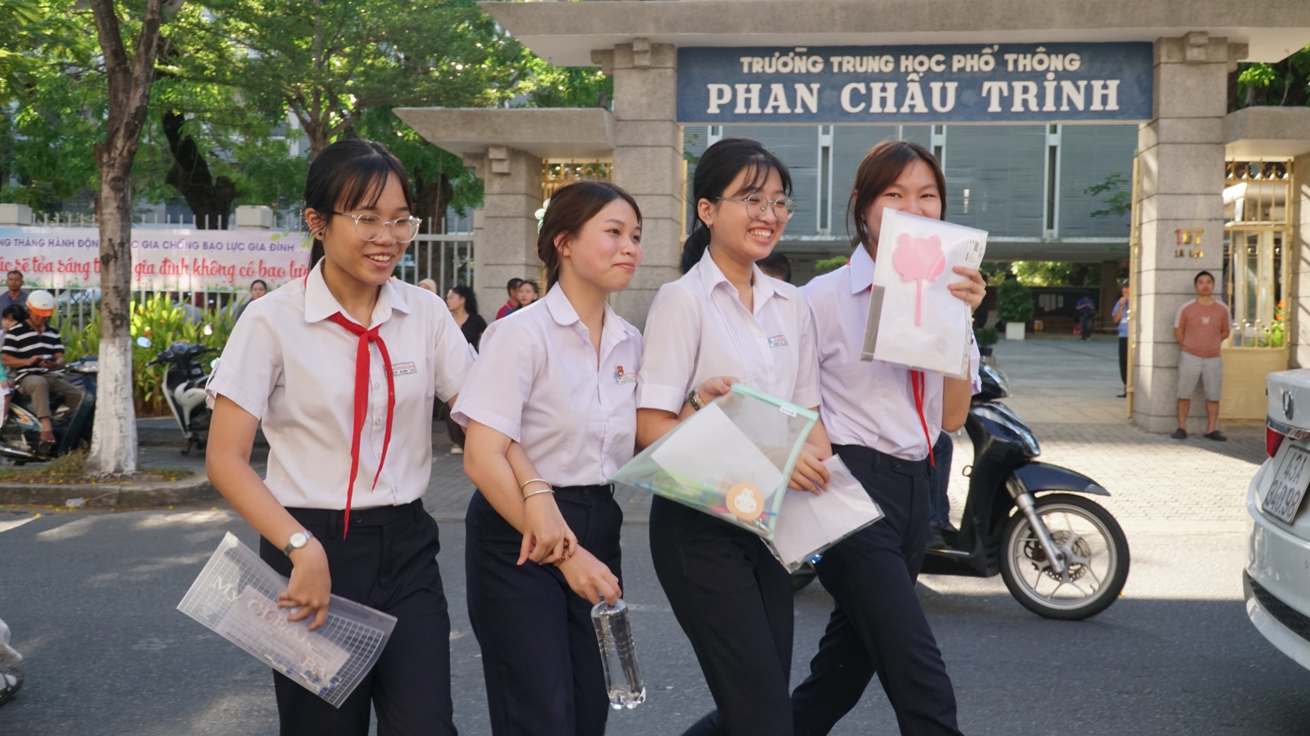 S&aacute;ng nay gần 12.000 học sinh Đ&agrave; Nẵng bước v&agrave;o kỳ thi tuyển sinh lớp 10- Ảnh 2.