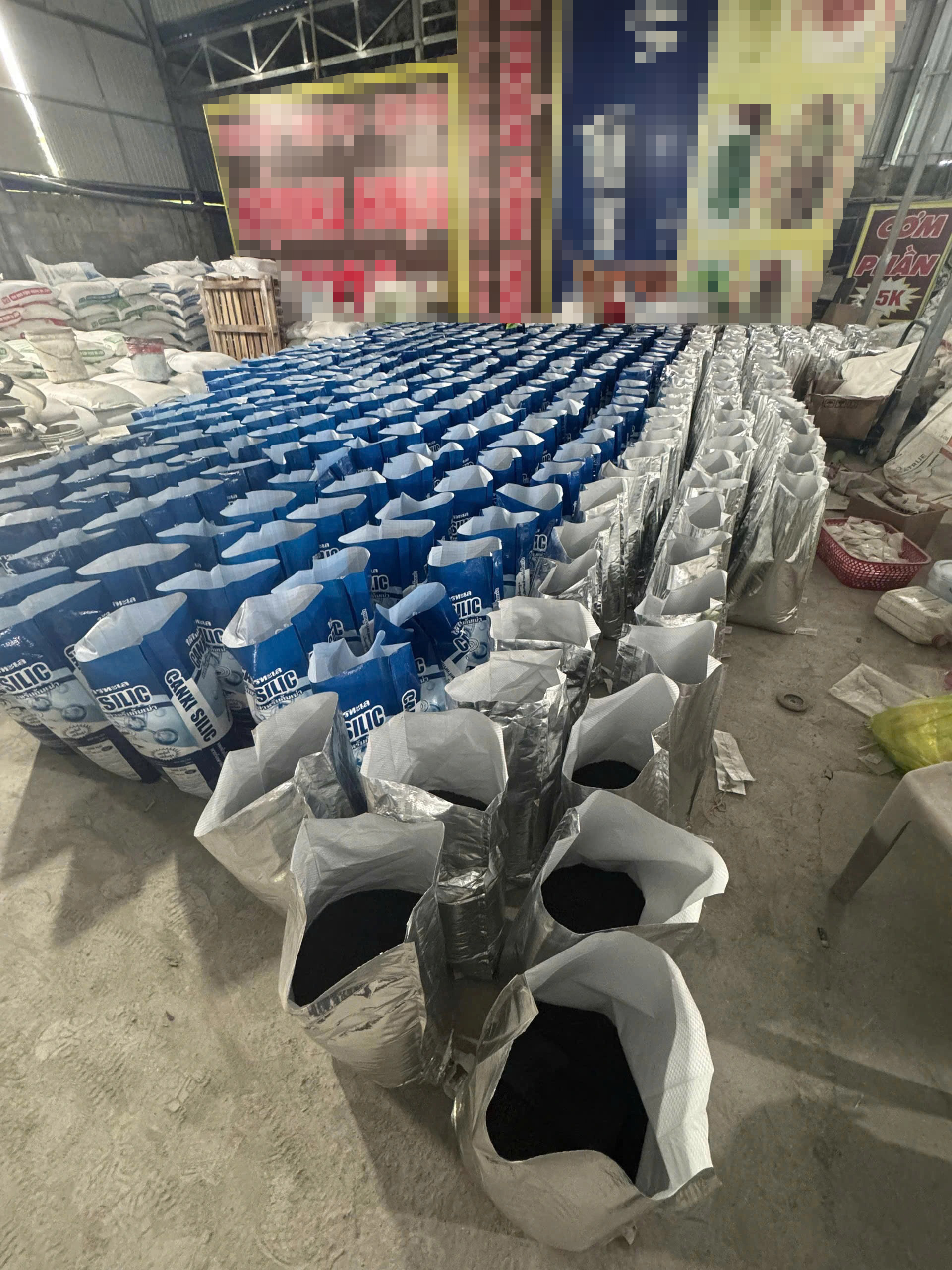 Không để phân bón giả “ém hàng”, né truy quét - Ảnh 2.