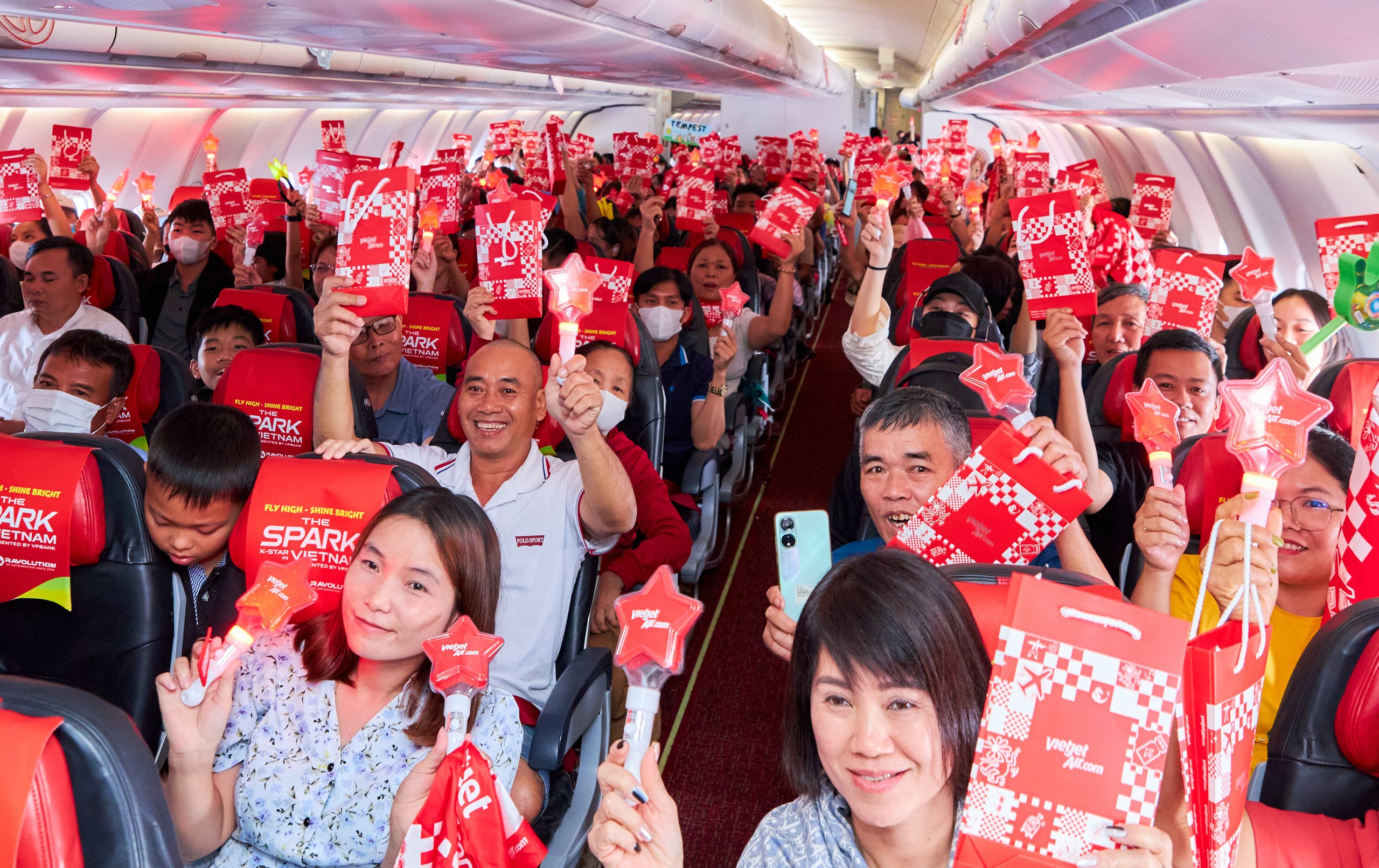 Trải nghiệm không khí đại nhạc hội ngay từ chuyến bay Vietjet đến K-Star Spark Hà Nội - Ảnh 9.